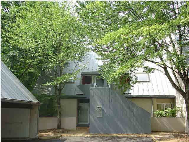 203 NW 2ND RD