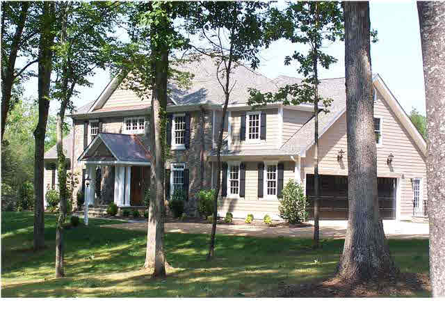 2210 CAMARGO DR