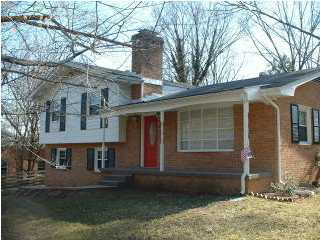 2412 COMMONWEALTH DR