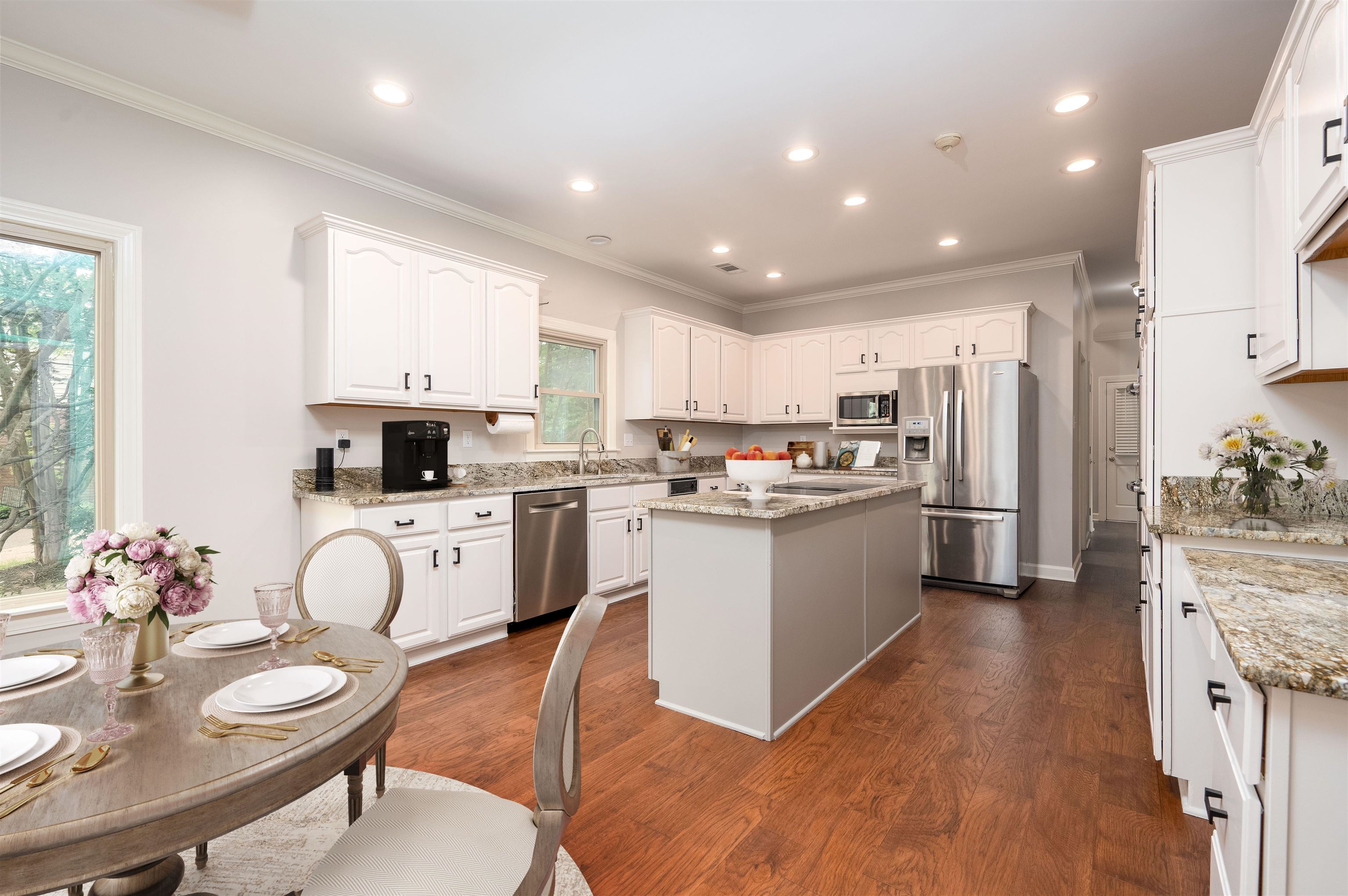 3055 SHANNON OAKS CV