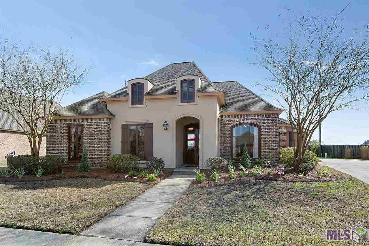 Homes for sale in Zachary, LA | 2058 Pointe South Dr, Zachary, LA 70791 | MLS# BR2018002469