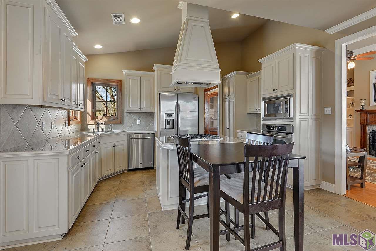 Homes for sale in Zachary, LA | 2058 Pointe South Dr, Zachary, LA 70791 | MLS# BR2018002469