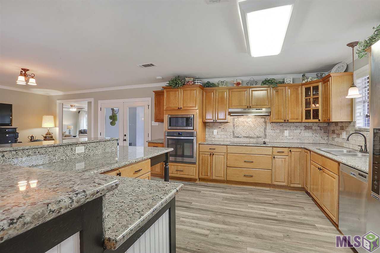 Homes for sale in Denham Springs, LA | 915 Sharon St, Denham Springs, LA 70726 | MLS# BR2019000833