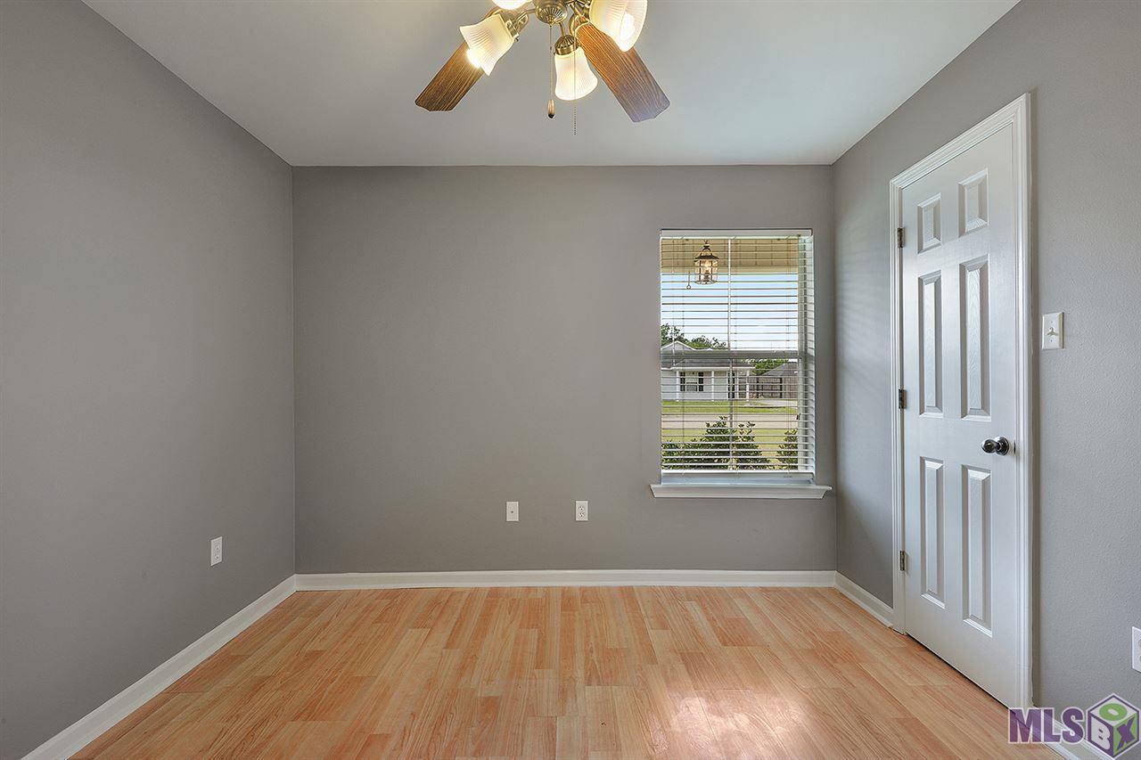 Homes for sale in Denham Springs, LA | 23522 Country Manor Ave, Denham Springs, LA 70726 | MLS# BR2019005435