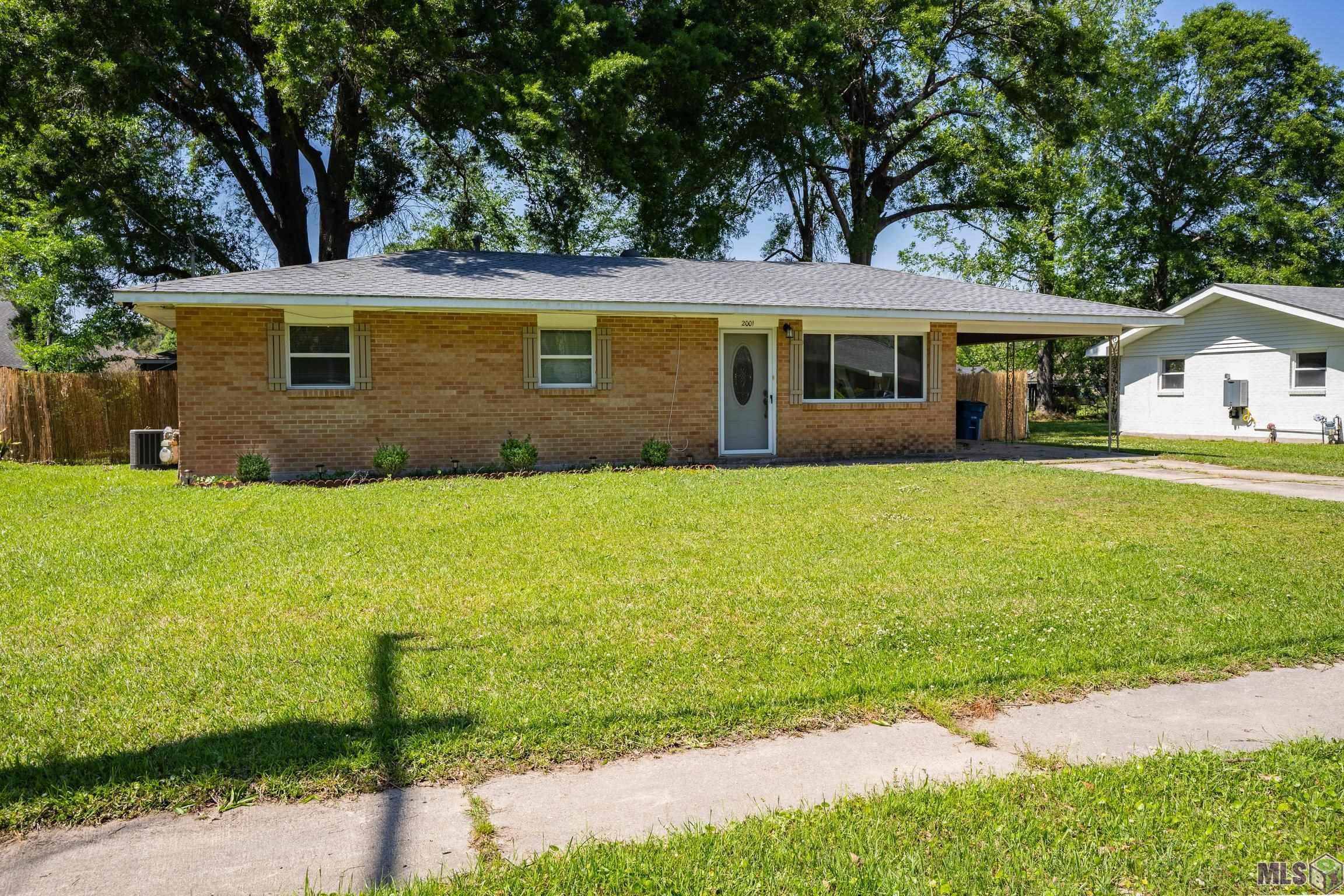 Homes for sale in Denham Springs, LA | 2001 Carolyn Ave, Denham Springs, LA 70726 | MLS# BR2022005238