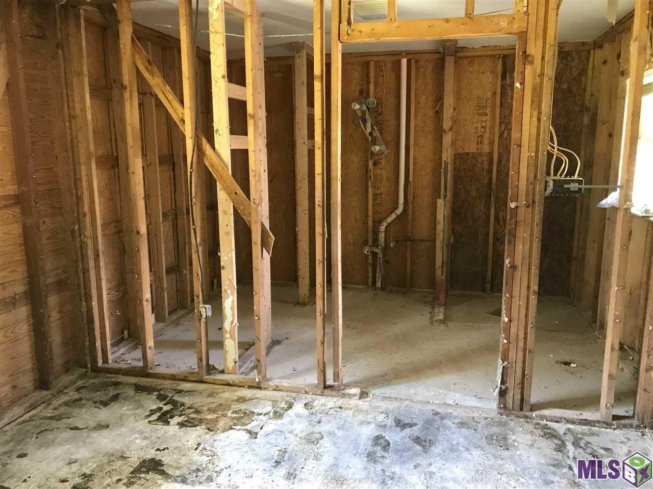 Homes for sale in Denham Springs, LA | 1321 N Woodcrest Ave, Denham Springs, LA 70726 | MLS# BR2022008257