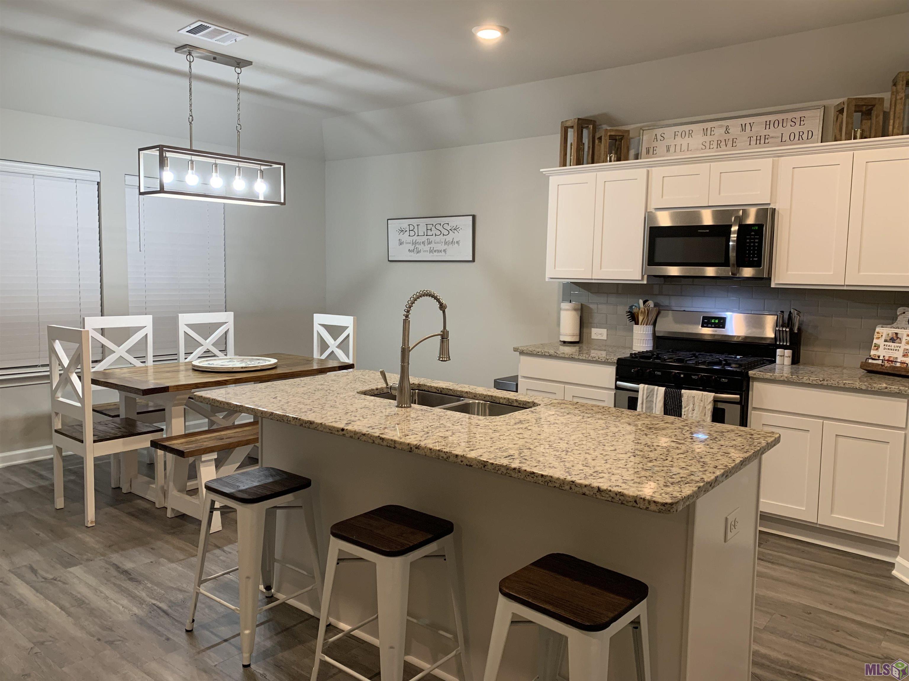 Homes for sale in Denham Springs, LA | 10584 Trailside Dr, Denham Springs, LA 70706 | MLS# BR2022009756