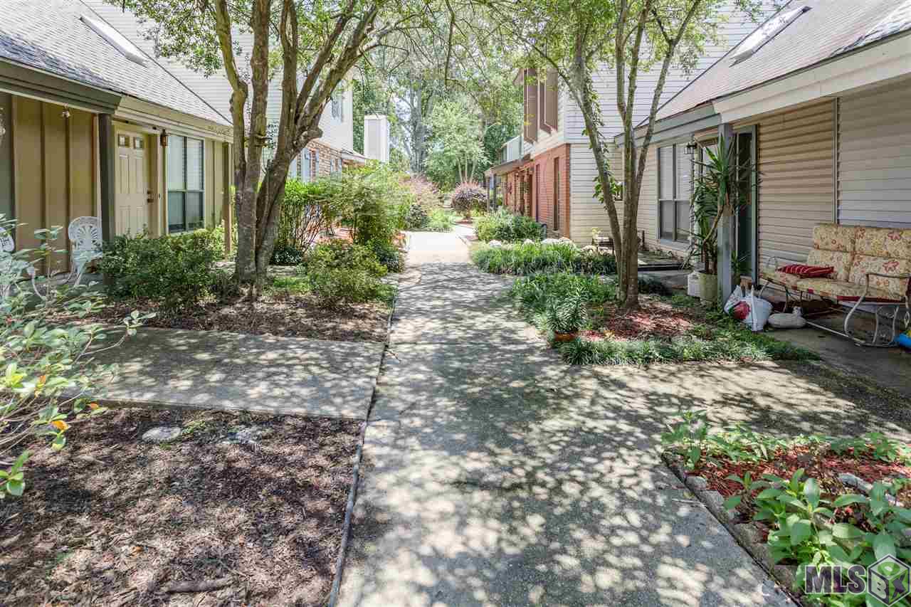 JEFFERSON WOODS TOWNHOMES 4267 Jefferson Woods