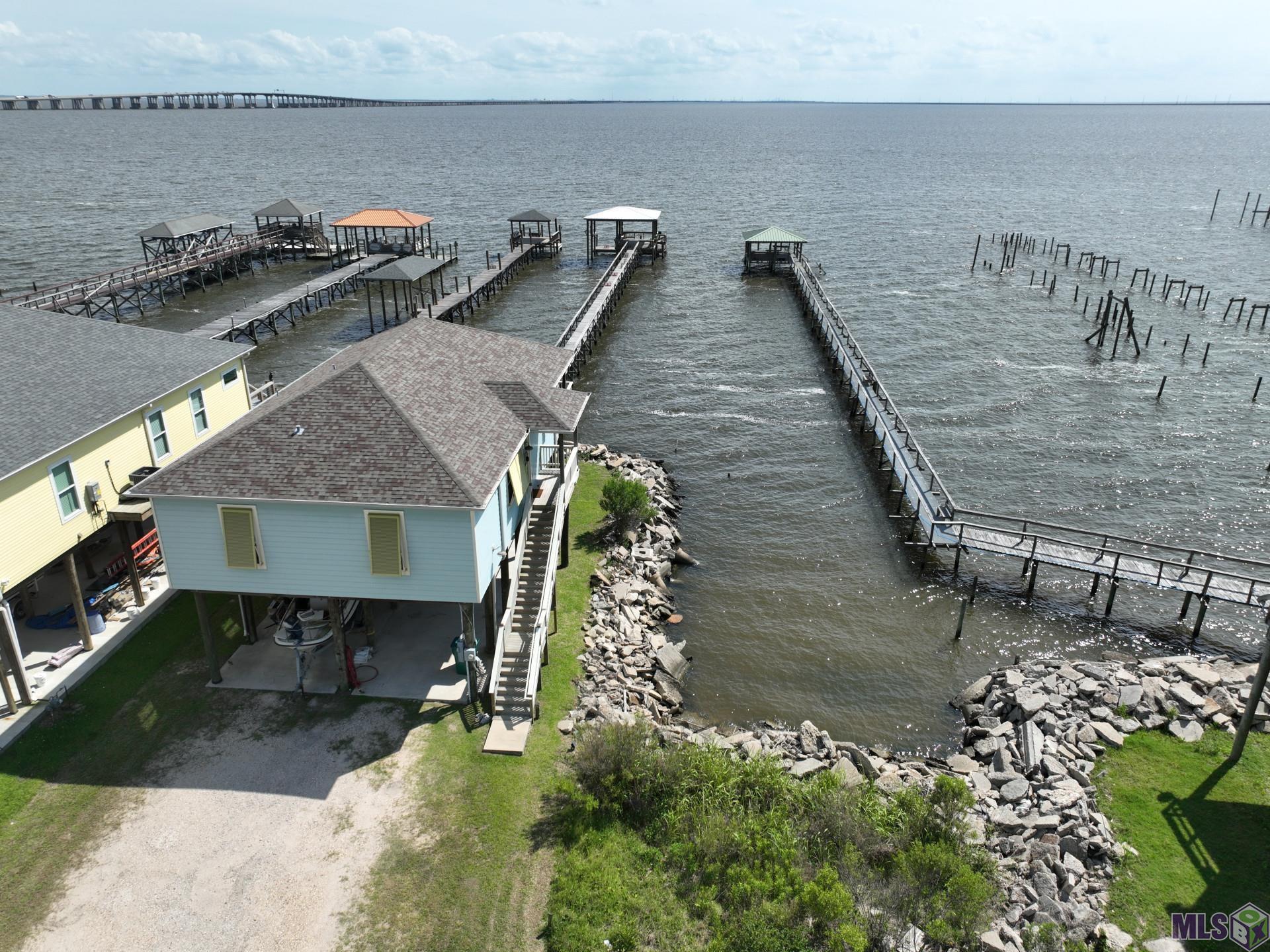 Homes for sale in Slidell, LA | 275 Lakeview Dr, Slidell, LA 70458 | MLS# BR2024009856