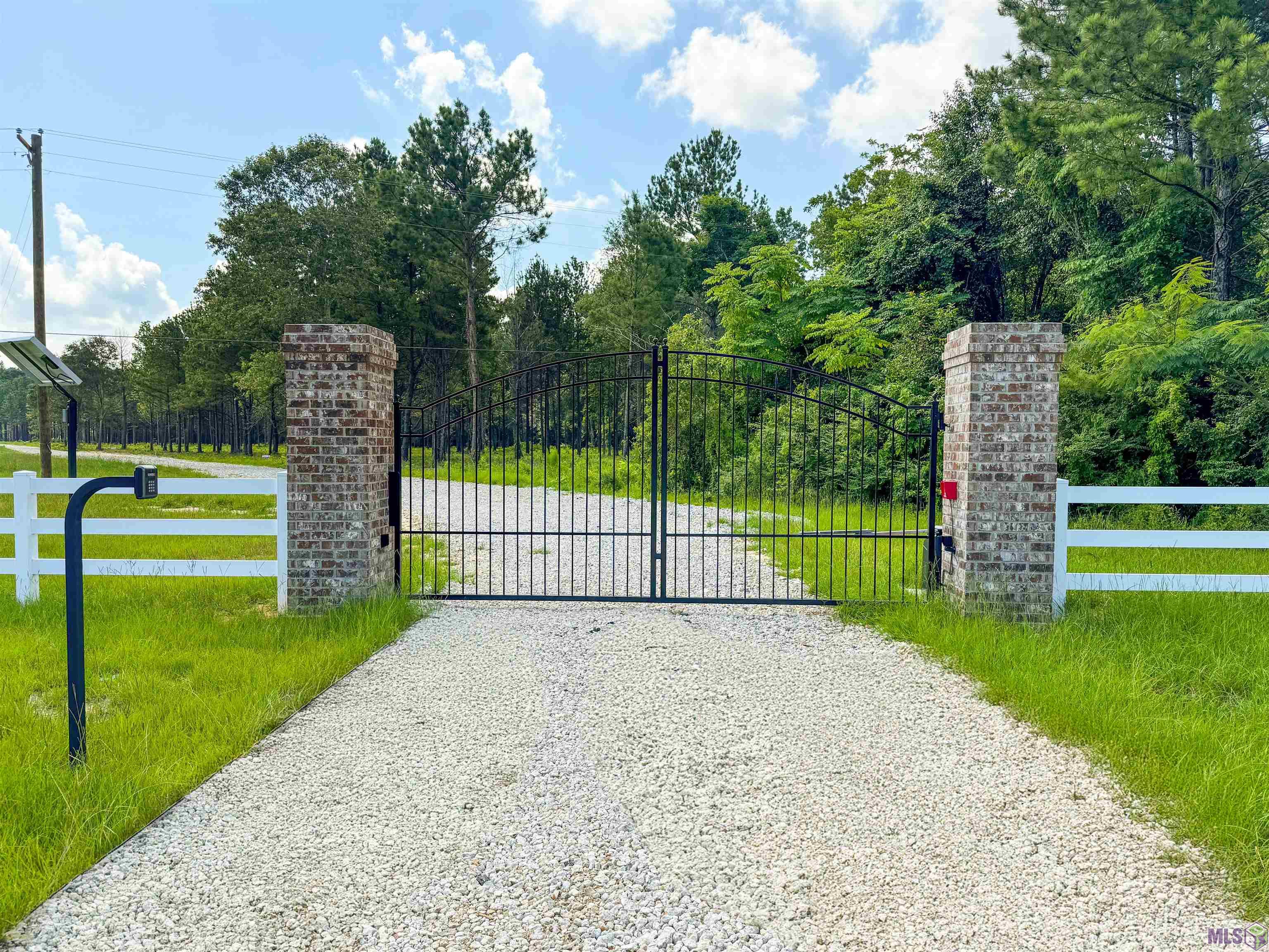 Homes for sale in Denham Springs, LA | Tract E La Hwy 16, Denham Springs, LA 70706 | MLS# BR2024012804