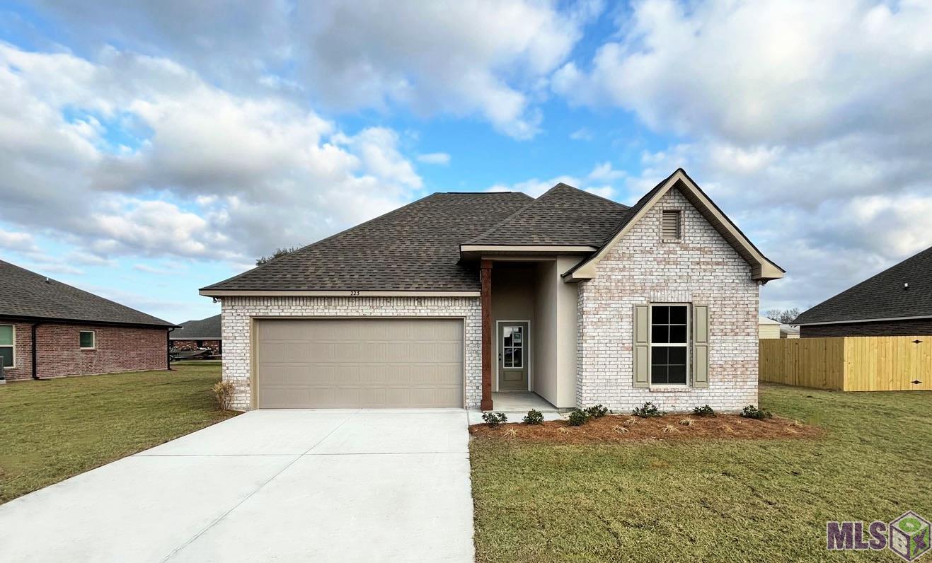 Homes for sale in Thibodaux, LA | 223 Sample Dr, Thibodaux, LA 70301 | MLS# BY2024019325