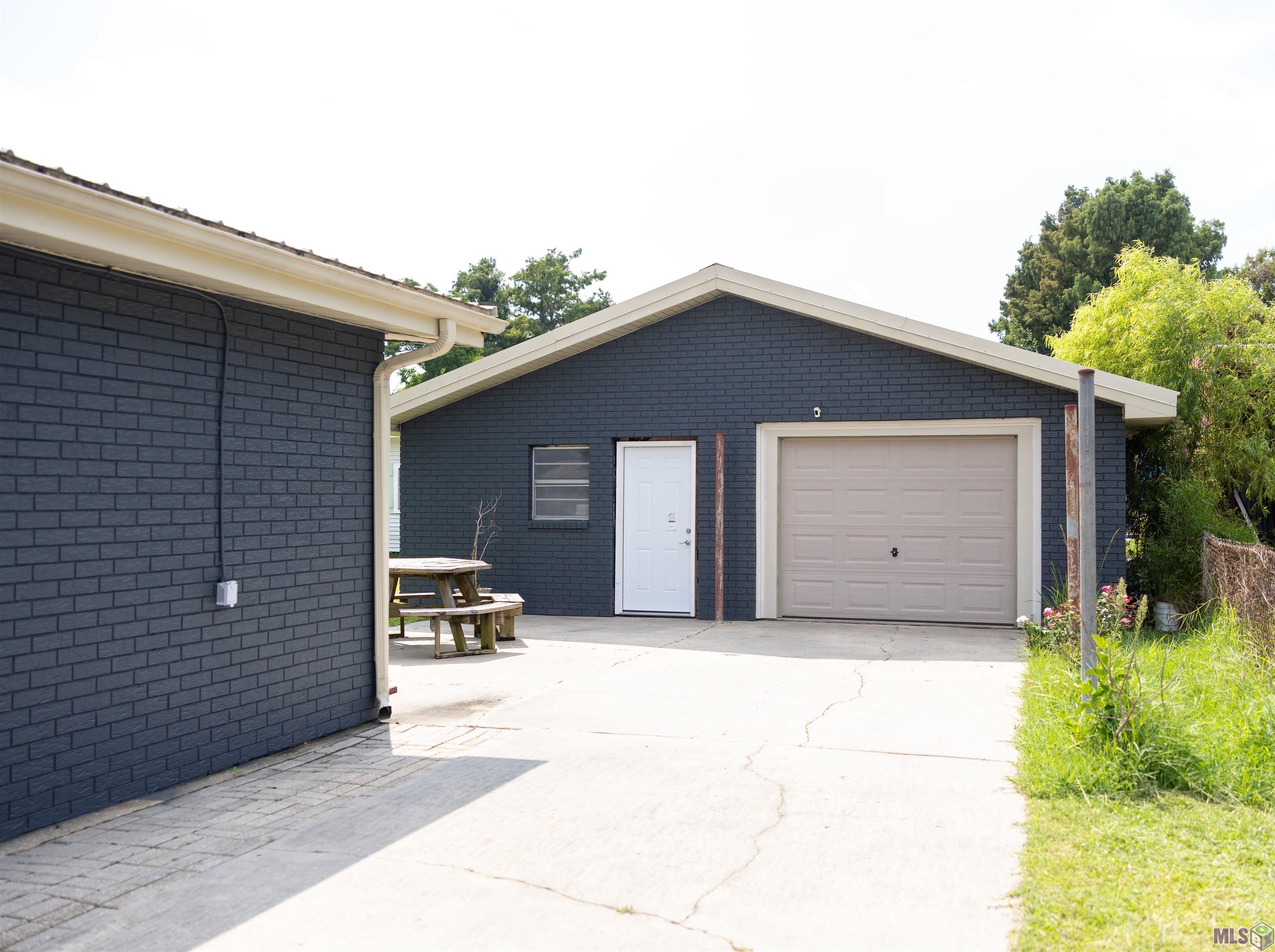 Homes for sale in Larose, LA | 224 Ledet Ln, Larose, LA 70373 | MLS# BY2024020044