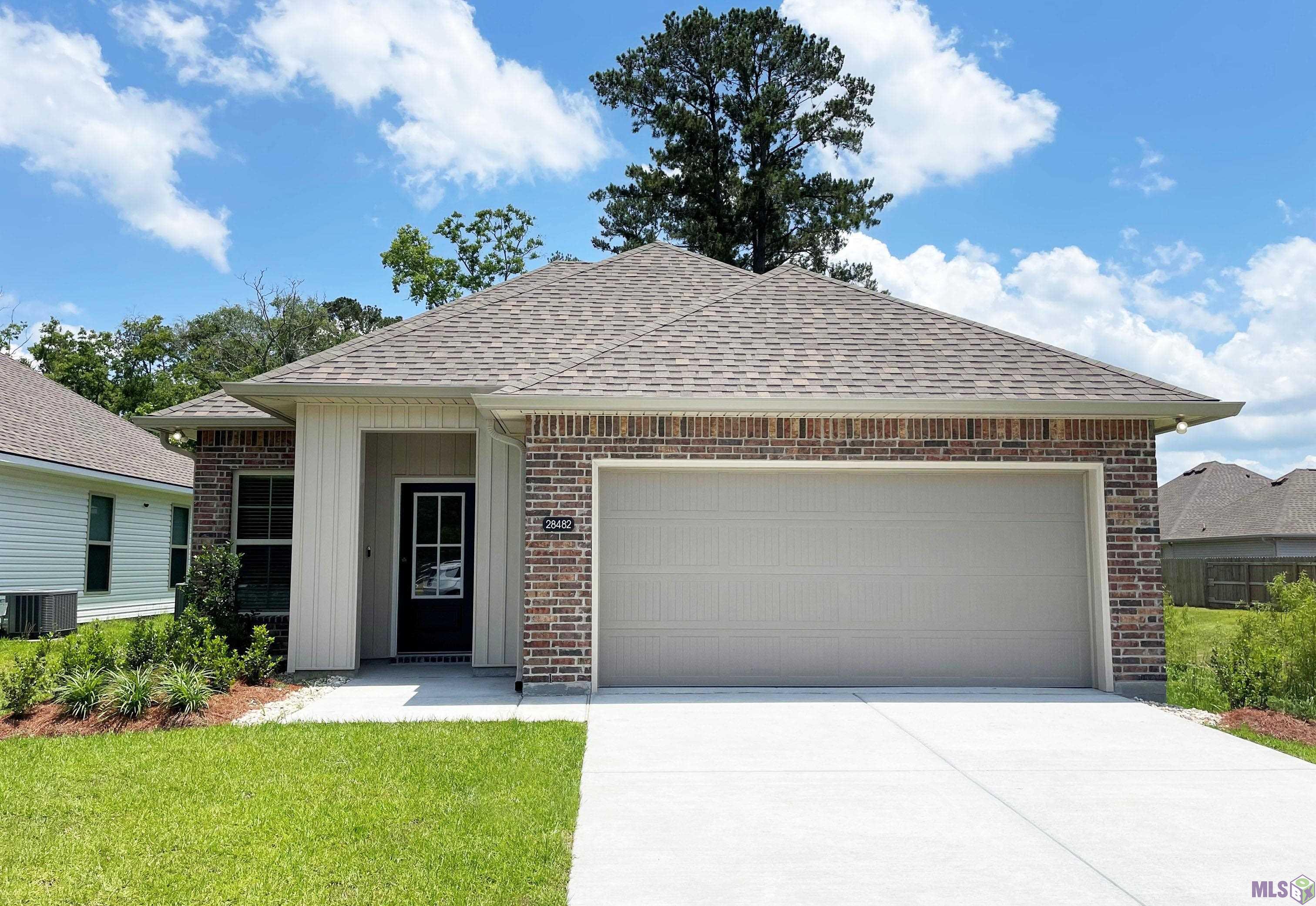 Homes for sale in Denham Springs, LA | 28482 Middlebrook Way, Denham Springs, LA 70726 | MLS# BR2025000396