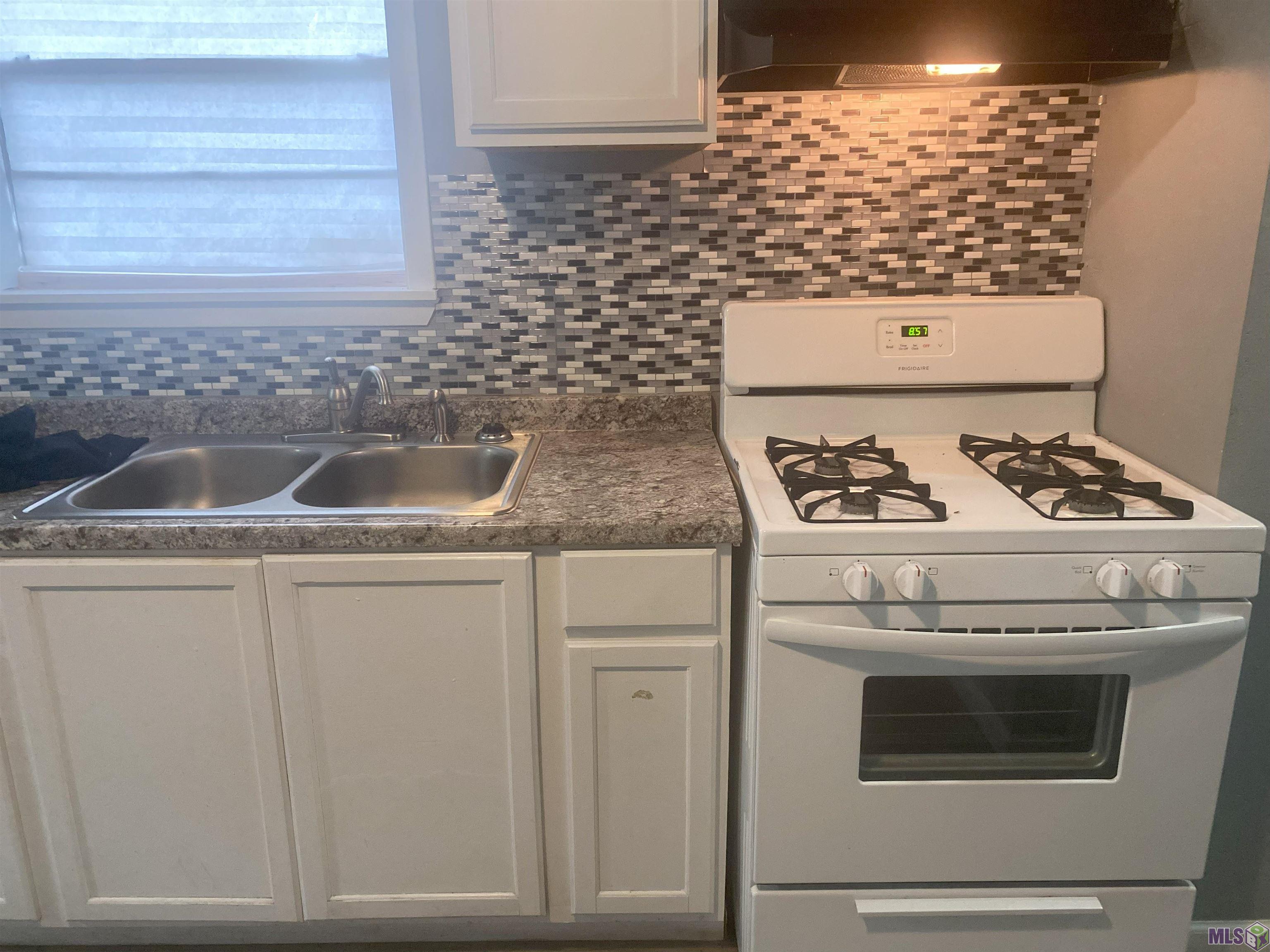 Homes for sale in Gonzales, LA | 419 W Bluebird St, Gonzales, LA 70737 | MLS# BR2025000667