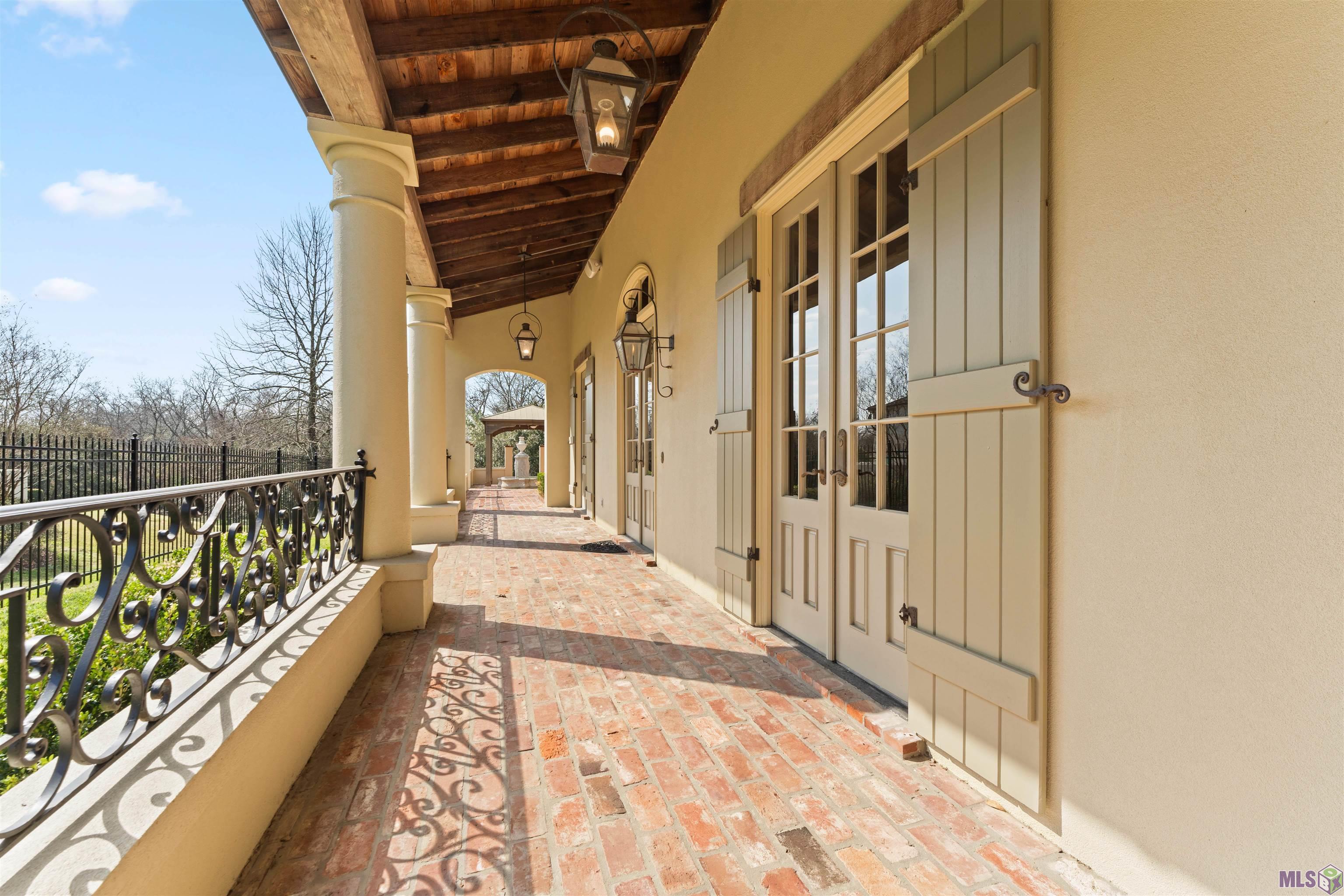 Homes for sale in Baton Rouge, LA | 5806 Highland Rd, Baton Rouge, LA 70808 | MLS# BR2025002443