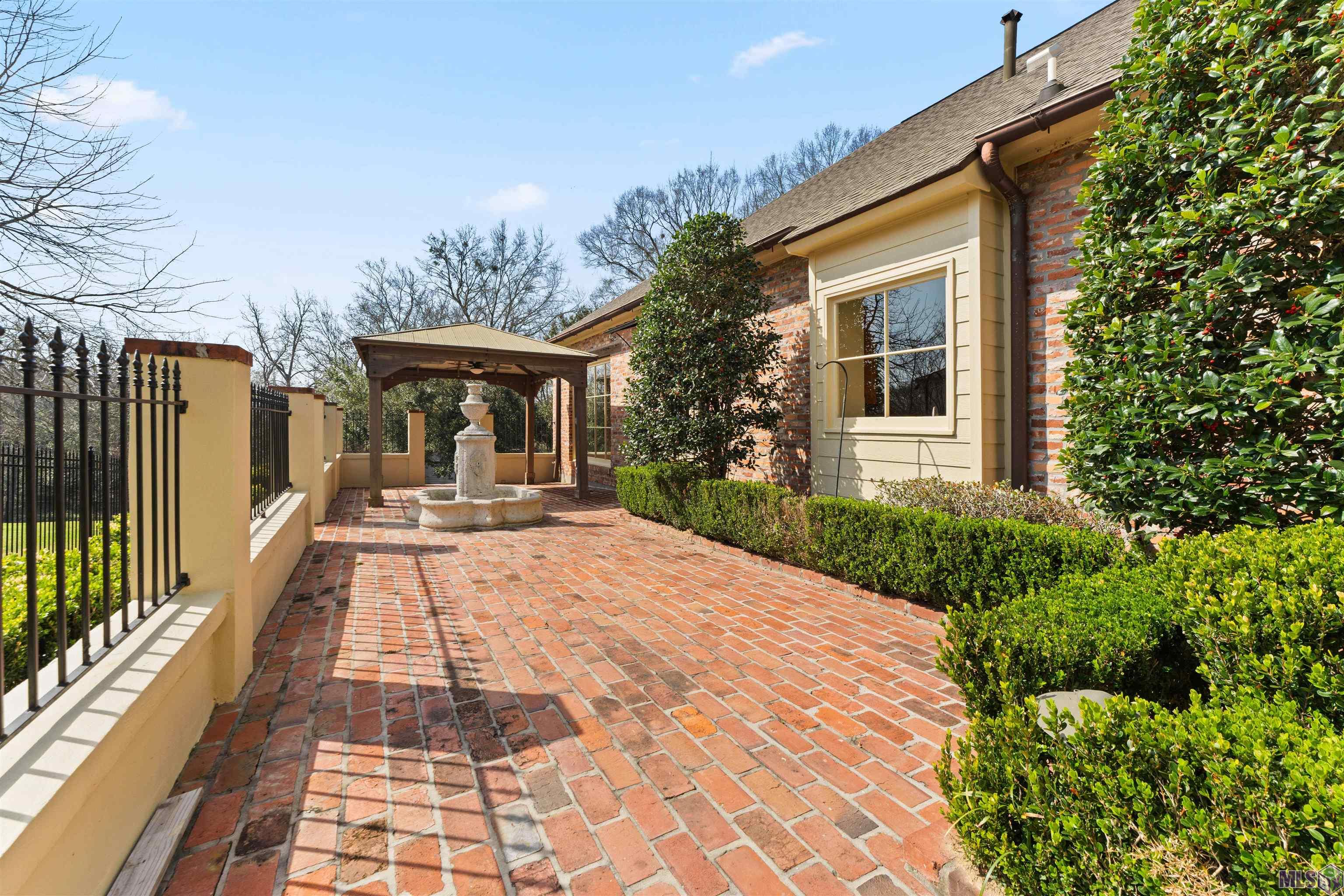 Homes for sale in Baton Rouge, LA | 5806 Highland Rd, Baton Rouge, LA 70808 | MLS# BR2025002443