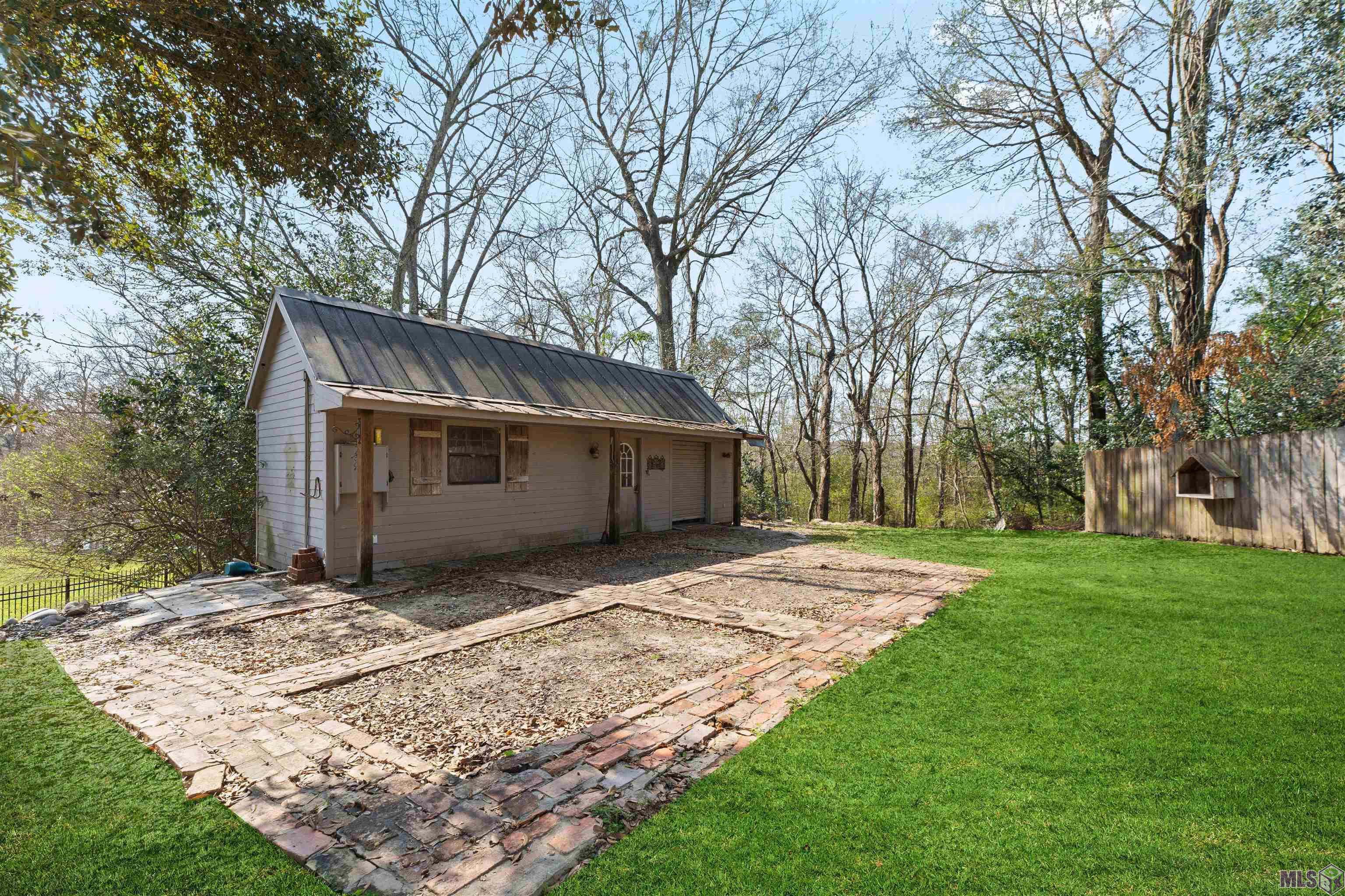 Homes for sale in Baton Rouge, LA | 5806 Highland Rd, Baton Rouge, LA 70808 | MLS# BR2025002443