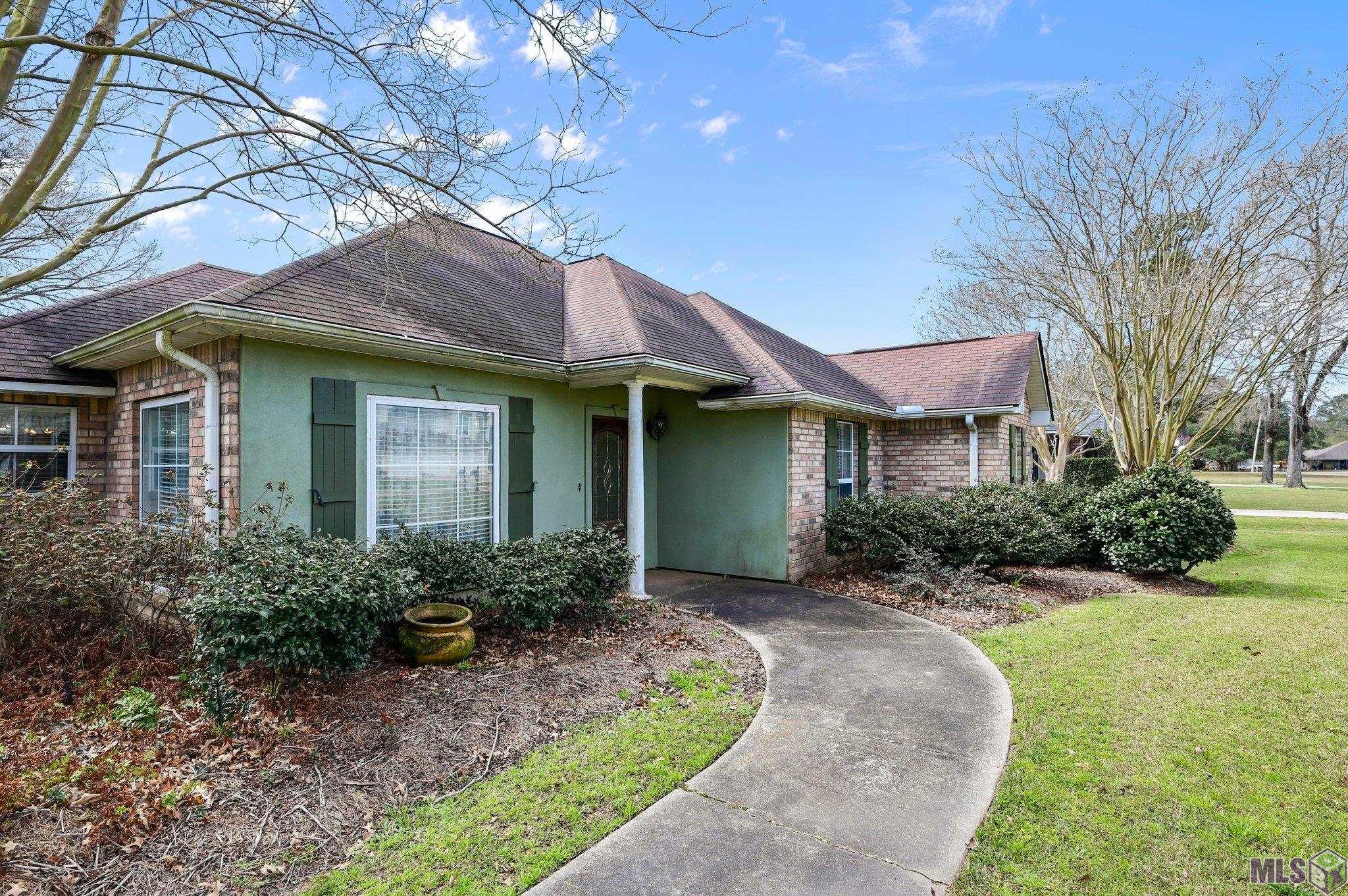 Homes for sale in Denham Springs, LA | 7480 Sage Meadow Dr, Denham Springs, LA 70726 | MLS# BR2025003222