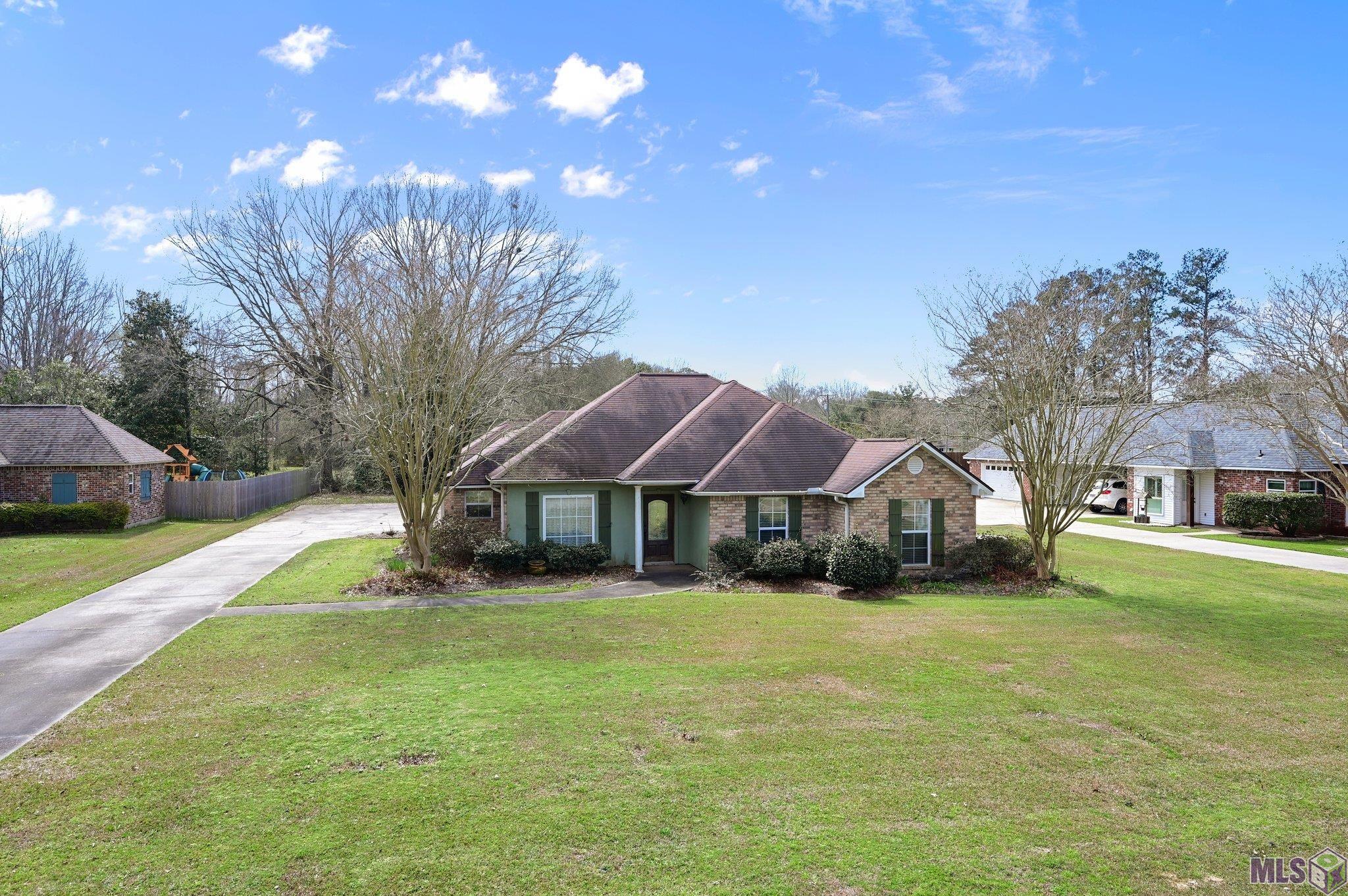 Homes for sale in Denham Springs, LA | 7480 Sage Meadow Dr, Denham Springs, LA 70726 | MLS# BR2025003222