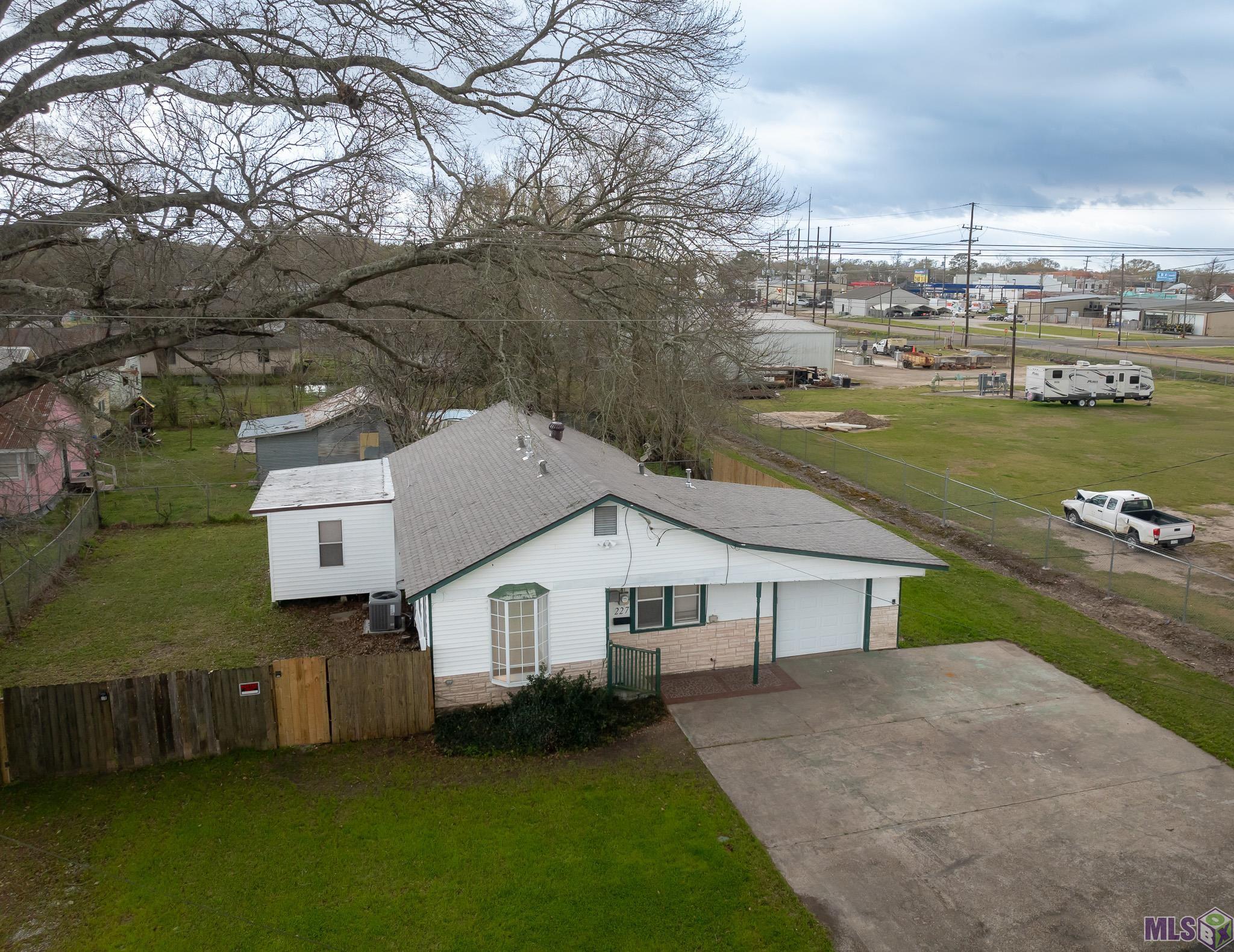 Homes for sale in Eunice, LA | 227 E Peach Ave, Eunice, LA 70535 | MLS# BR2025004341