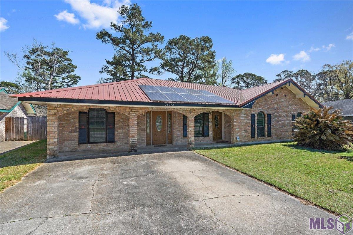 Homes for sale in Denham Springs, LA | 26072 Fallen Oaks Dr, Denham Springs, LA 70726 | MLS# BR2025004789