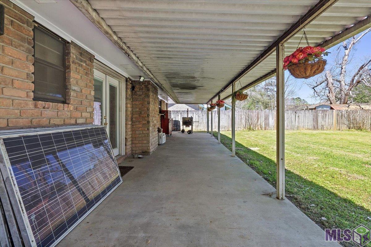 Homes for sale in Denham Springs, LA | 26072 Fallen Oaks Dr, Denham Springs, LA 70726 | MLS# BR2025004789