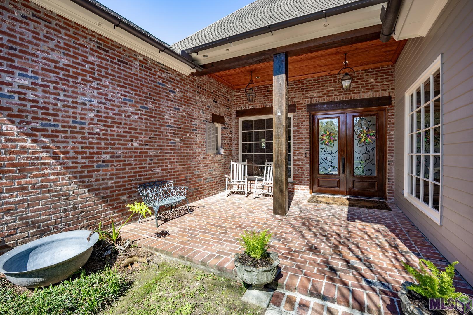 Homes for sale in Baton Rouge, LA | 17427 E Club View Ct, Baton Rouge, LA 70810 | MLS# BR2025004840