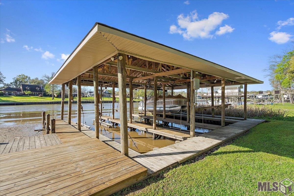 Homes for sale in Denham Springs, LA | 18022 E Riverview Dr, Denham Springs, LA 70726 | MLS# BR2025005172