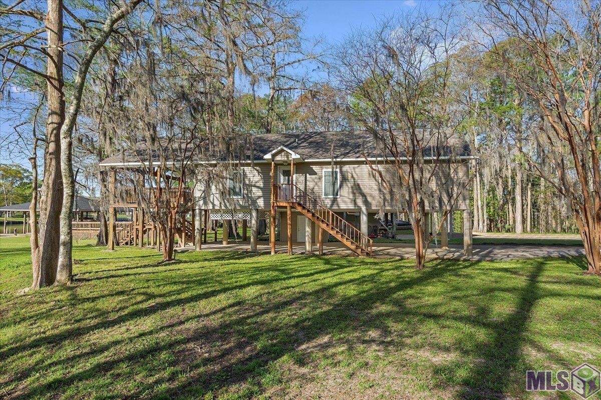 Homes for sale in Denham Springs, LA | 18022 E Riverview Dr, Denham Springs, LA 70726 | MLS# BR2025005172