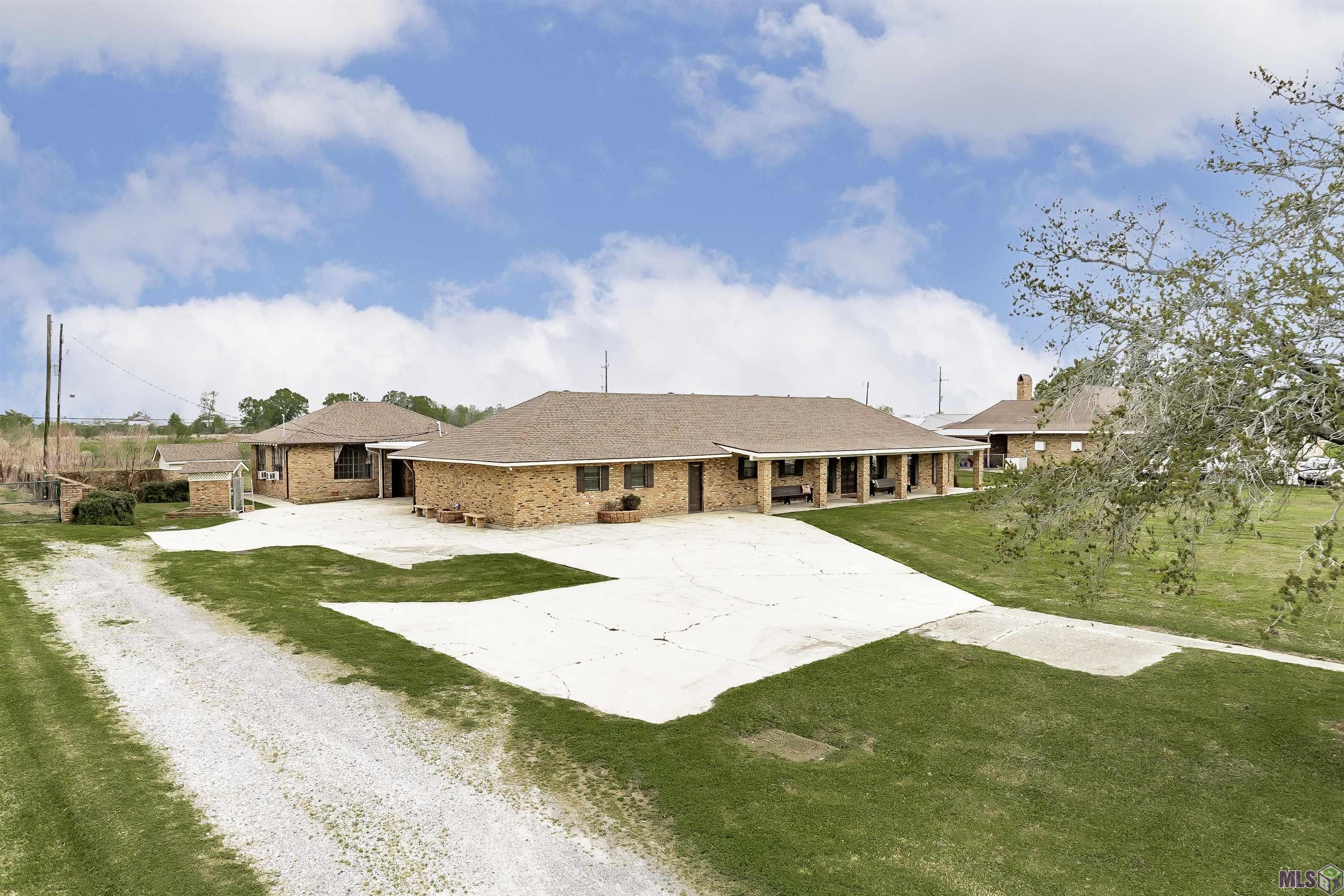 Homes for sale in Port Allen, LA | 5511 N River Rd, Port Allen, LA 70767 | MLS# BR2025005619