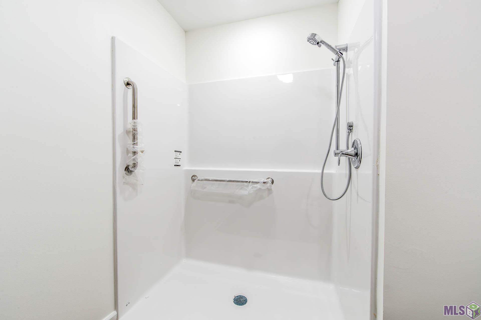 Homes for sale in Thibodaux, LA | 1300 Lafourche Dr #104, Thibodaux, LA 70301 | MLS# BY2025005639