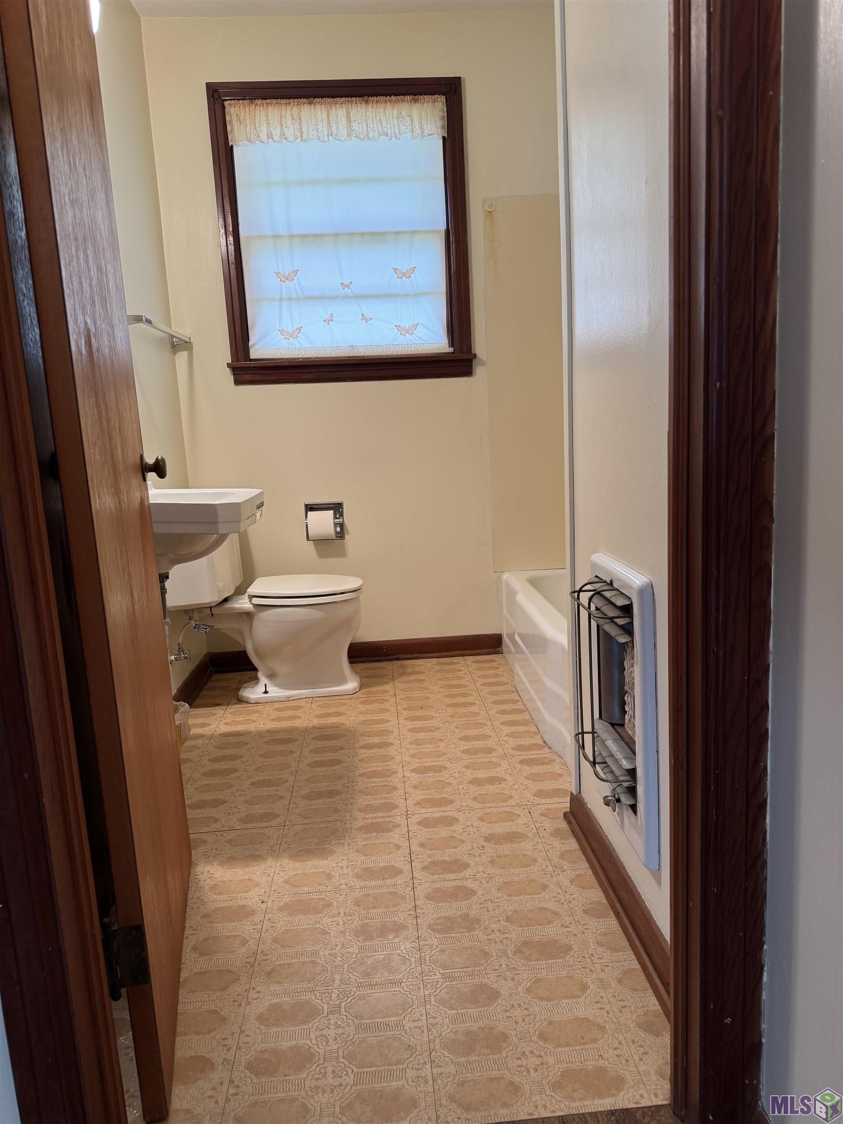 Homes for sale in Houma, LA | 160 Wayne Ave, Houma, LA 70360 | MLS# BY2025006657