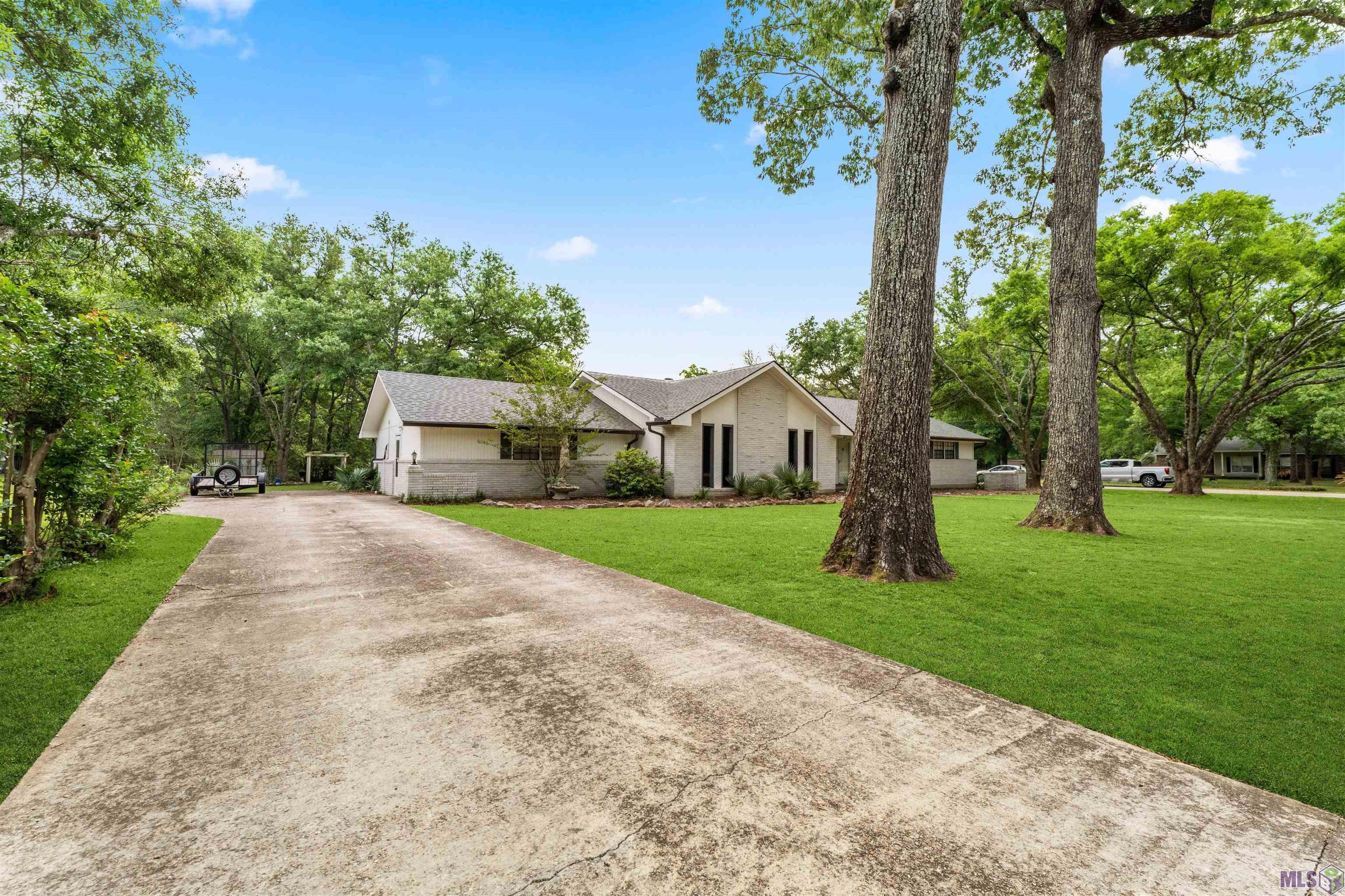 Homes for sale in Denham Springs, LA | 26526 Debra Dr, Denham Springs, LA 70726 | MLS# BR2025007216