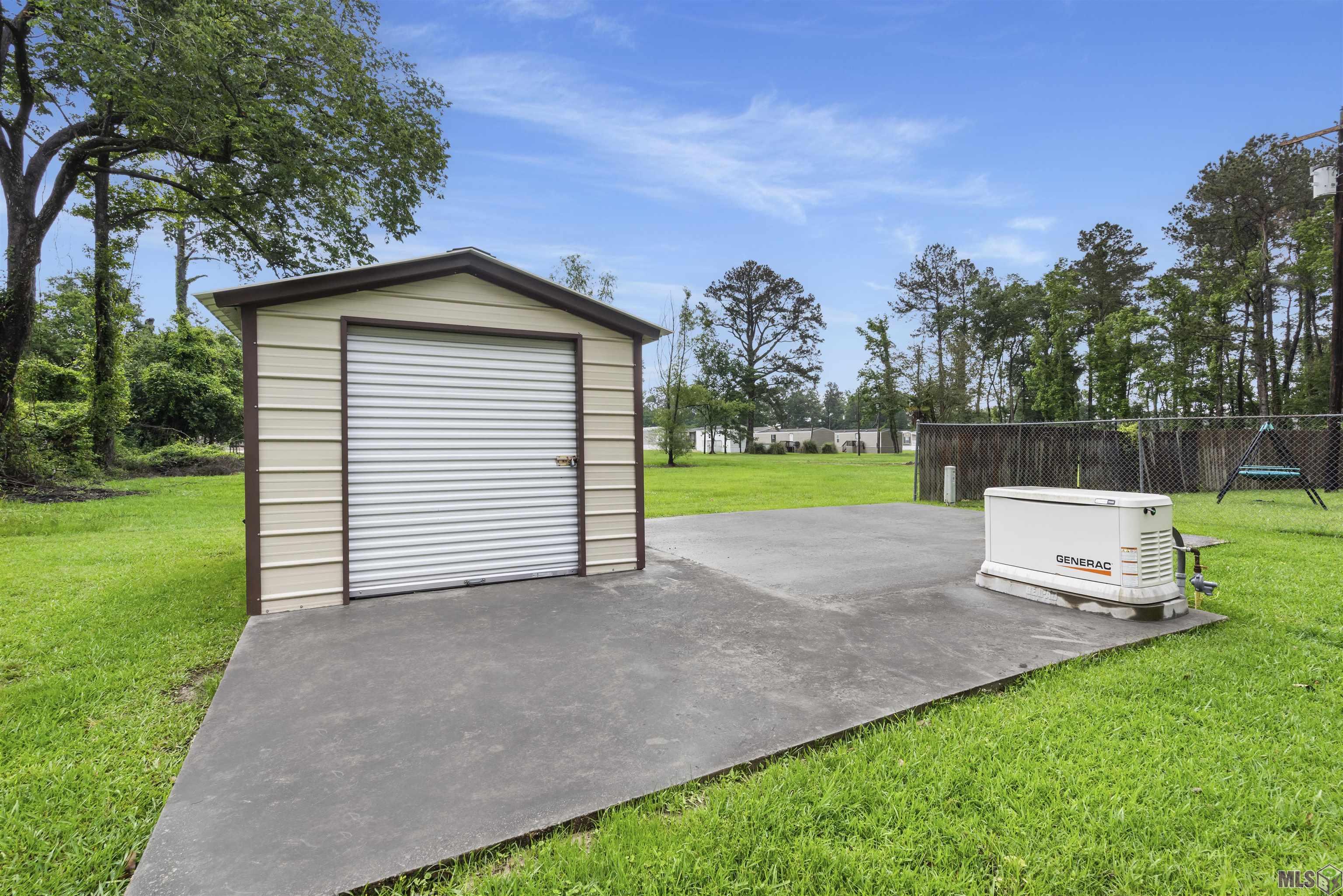 Homes for sale in Denham Springs, LA | 7281 Linda Lee Dr, Denham Springs, LA 70706 | MLS# BR2025007483