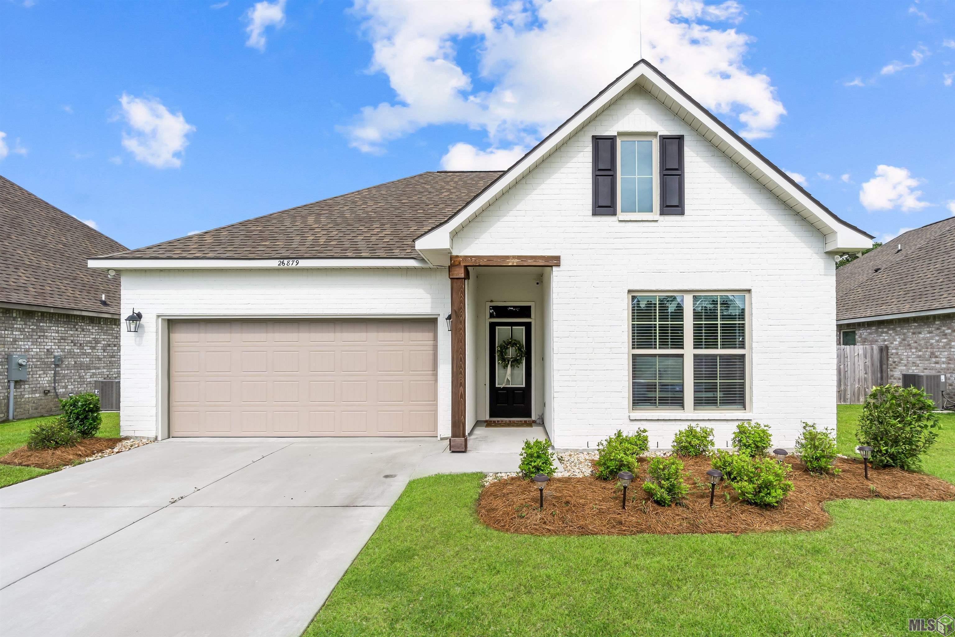 Homes for sale in Denham Springs, LA | 26879 Oak Lake Ln, Denham Springs, LA 70726 | MLS# BR2025008124