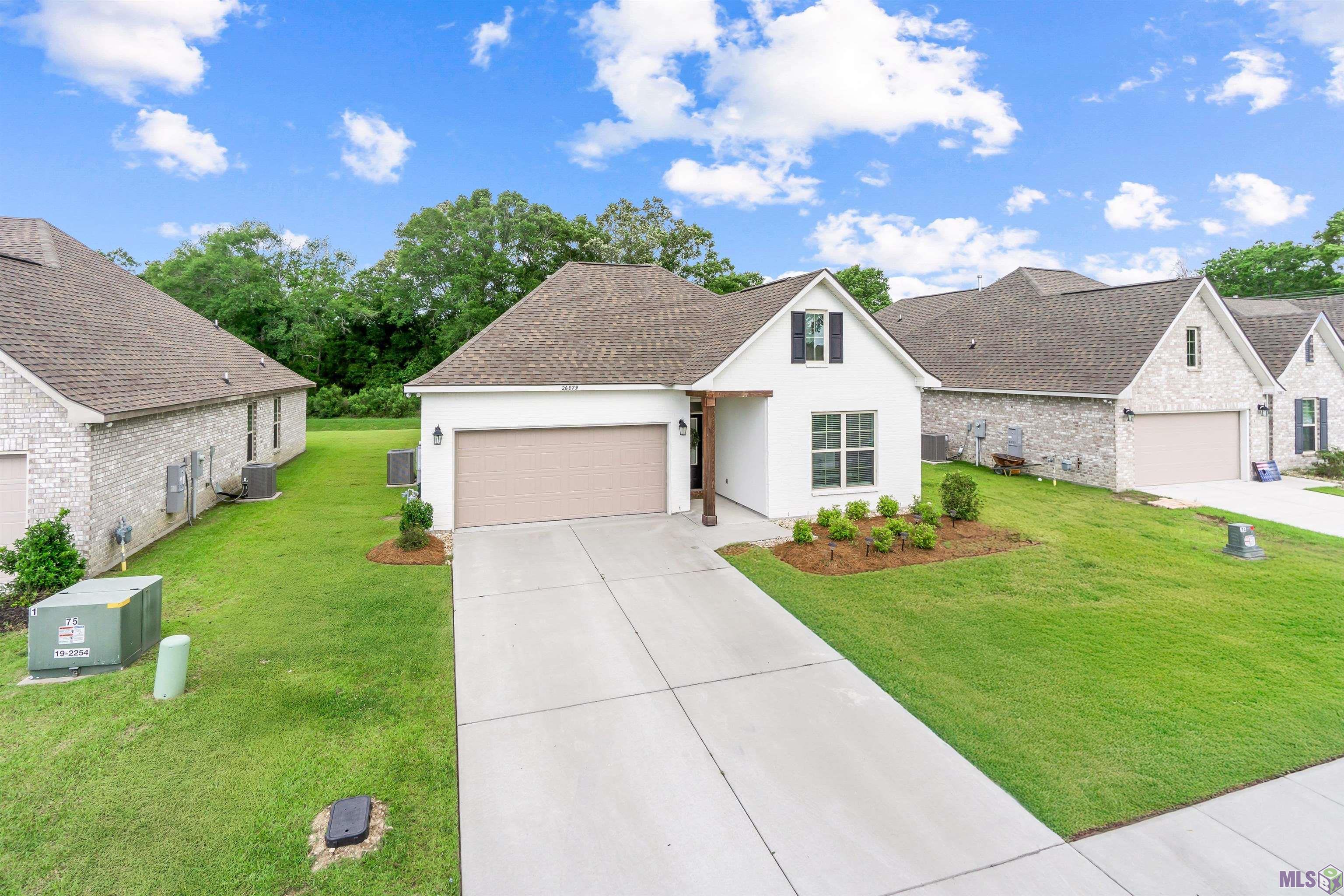 Homes for sale in Denham Springs, LA | 26879 Oak Lake Ln, Denham Springs, LA 70726 | MLS# BR2025008124