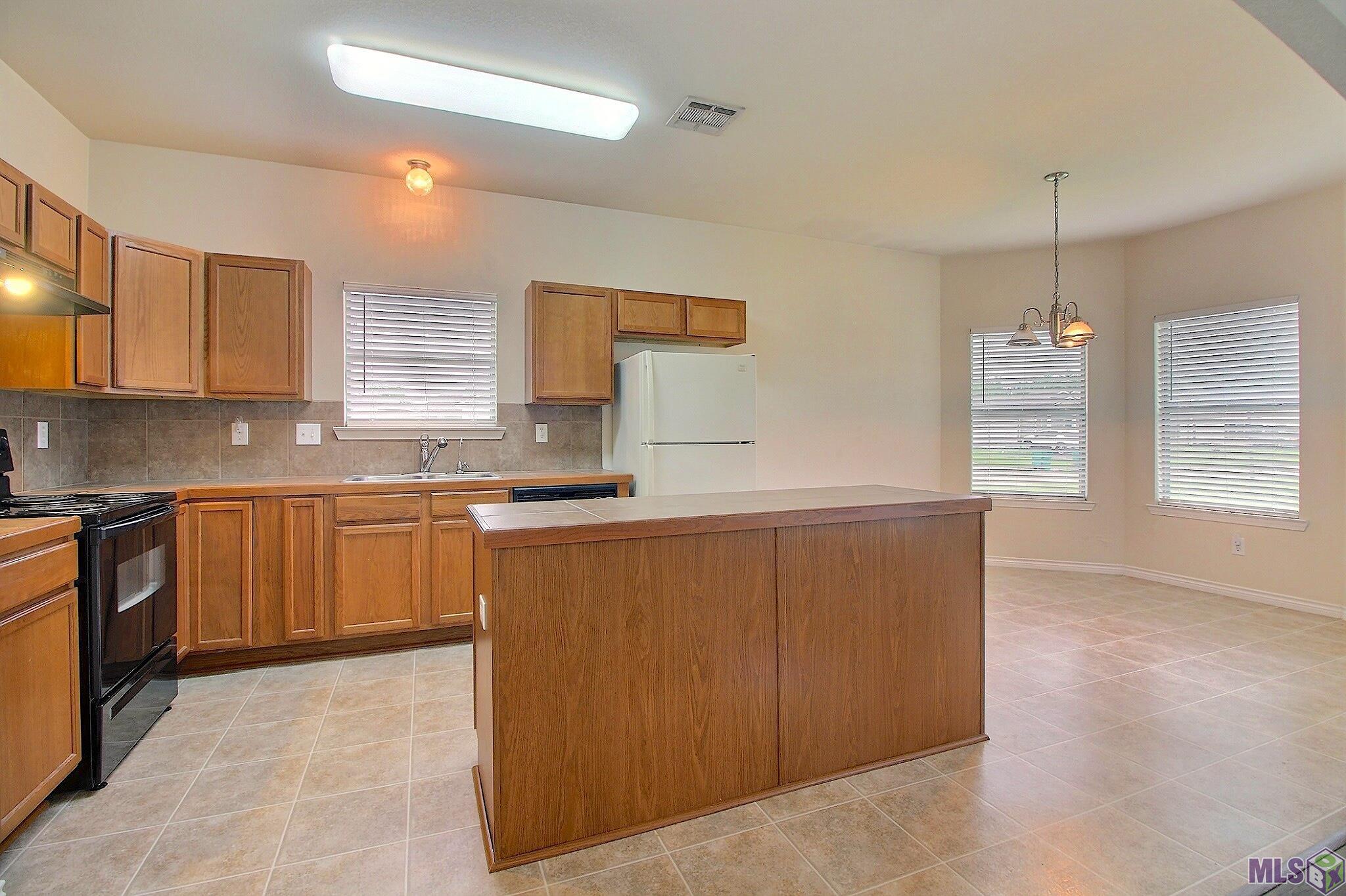 Homes for sale in Denham Springs, LA | 13088 Catahoula Dr, Denham Springs, LA 70726 | MLS# BR2025008426