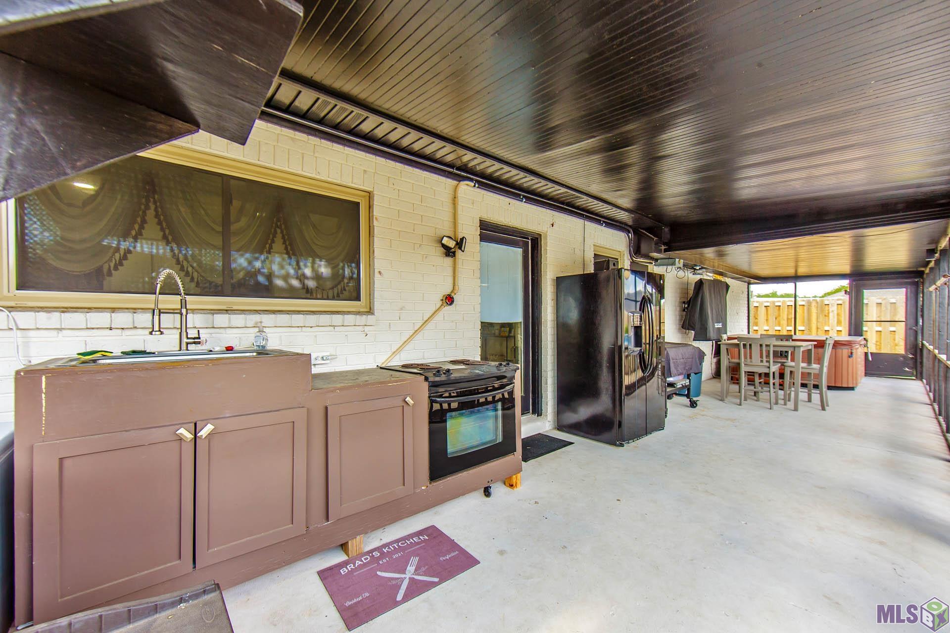 Homes for sale in Houma, LA | 9 Summerfield Dr, Houma, LA 70360 | MLS# BY2025009392