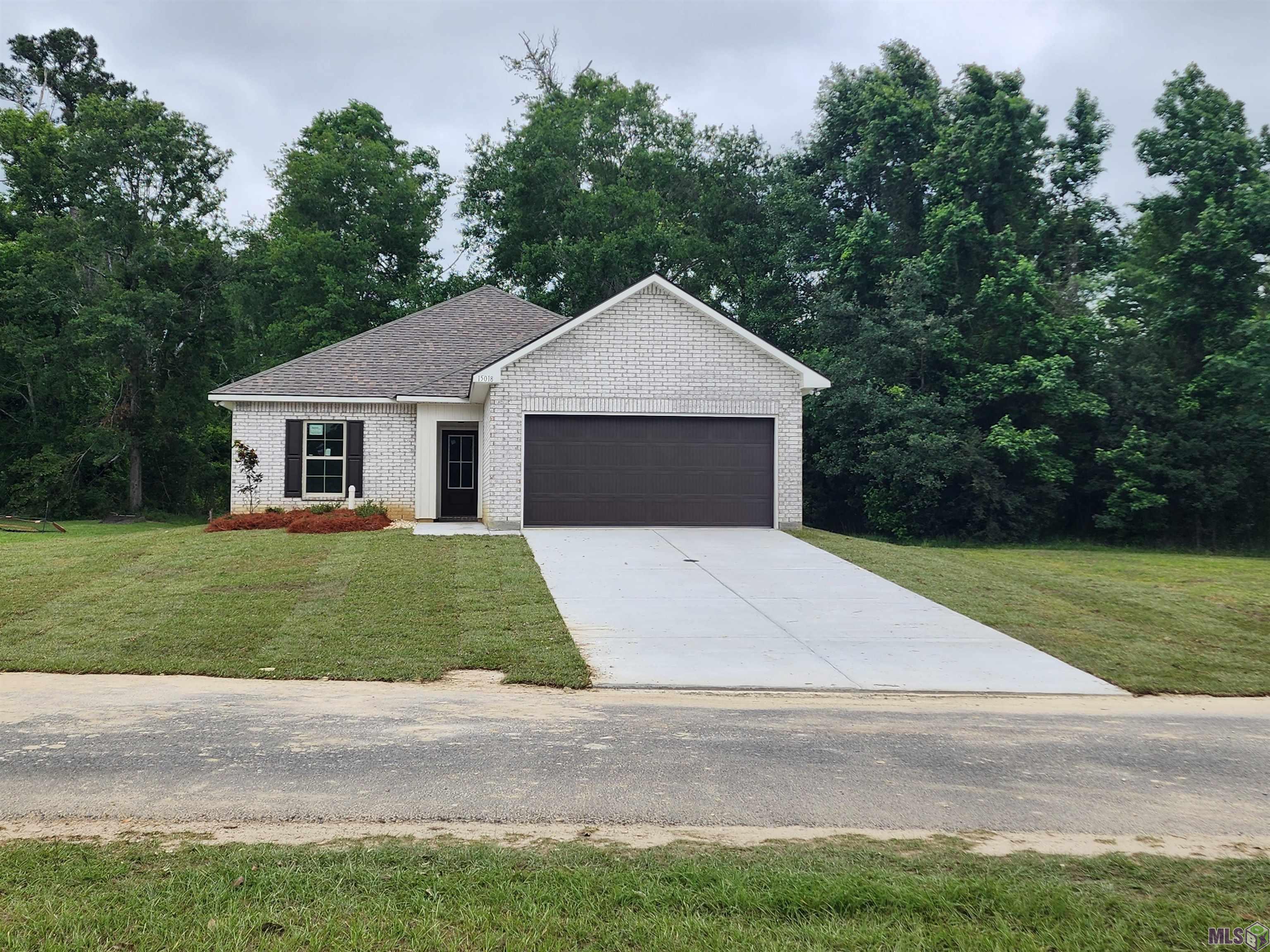 Homes for sale in Denham Springs, LA | 15018 Mill Settlement Trace, Denham Springs, LA 70726 | MLS# BR2025009512