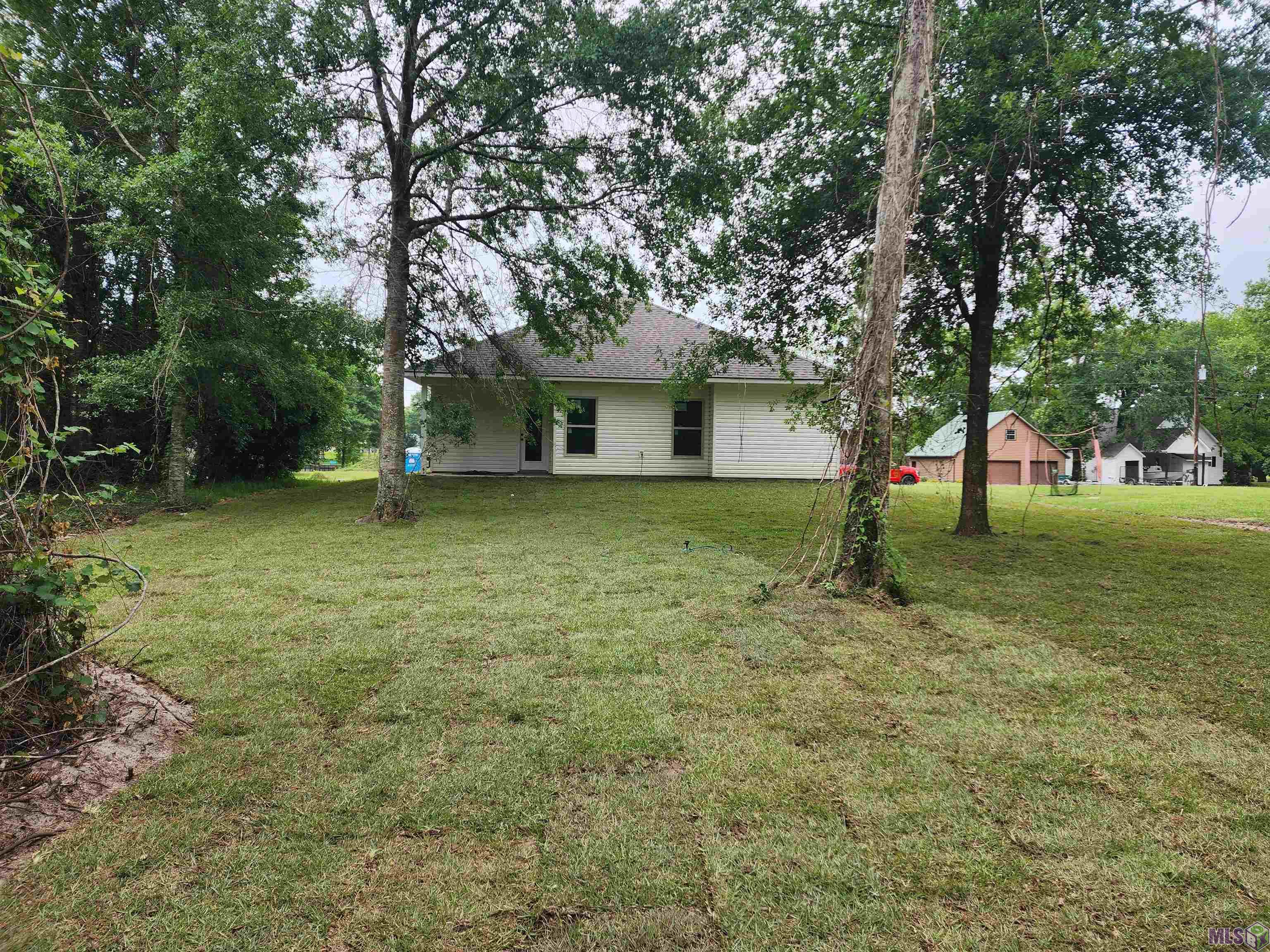 Homes for sale in Denham Springs, LA | 15018 Mill Settlement Trace, Denham Springs, LA 70726 | MLS# BR2025009512