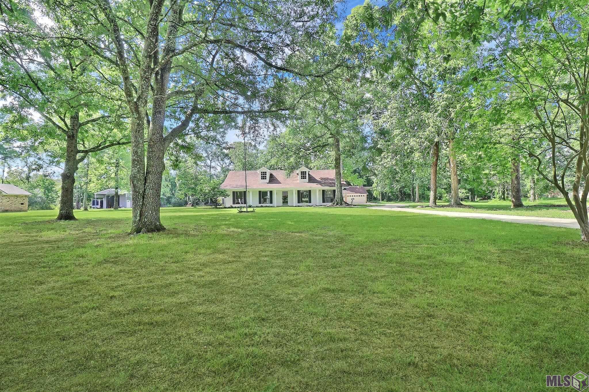 Homes for sale in Denham Springs, LA | 8140 Evergreen Dr, Denham Springs, LA 70726 | MLS# BR2025009846