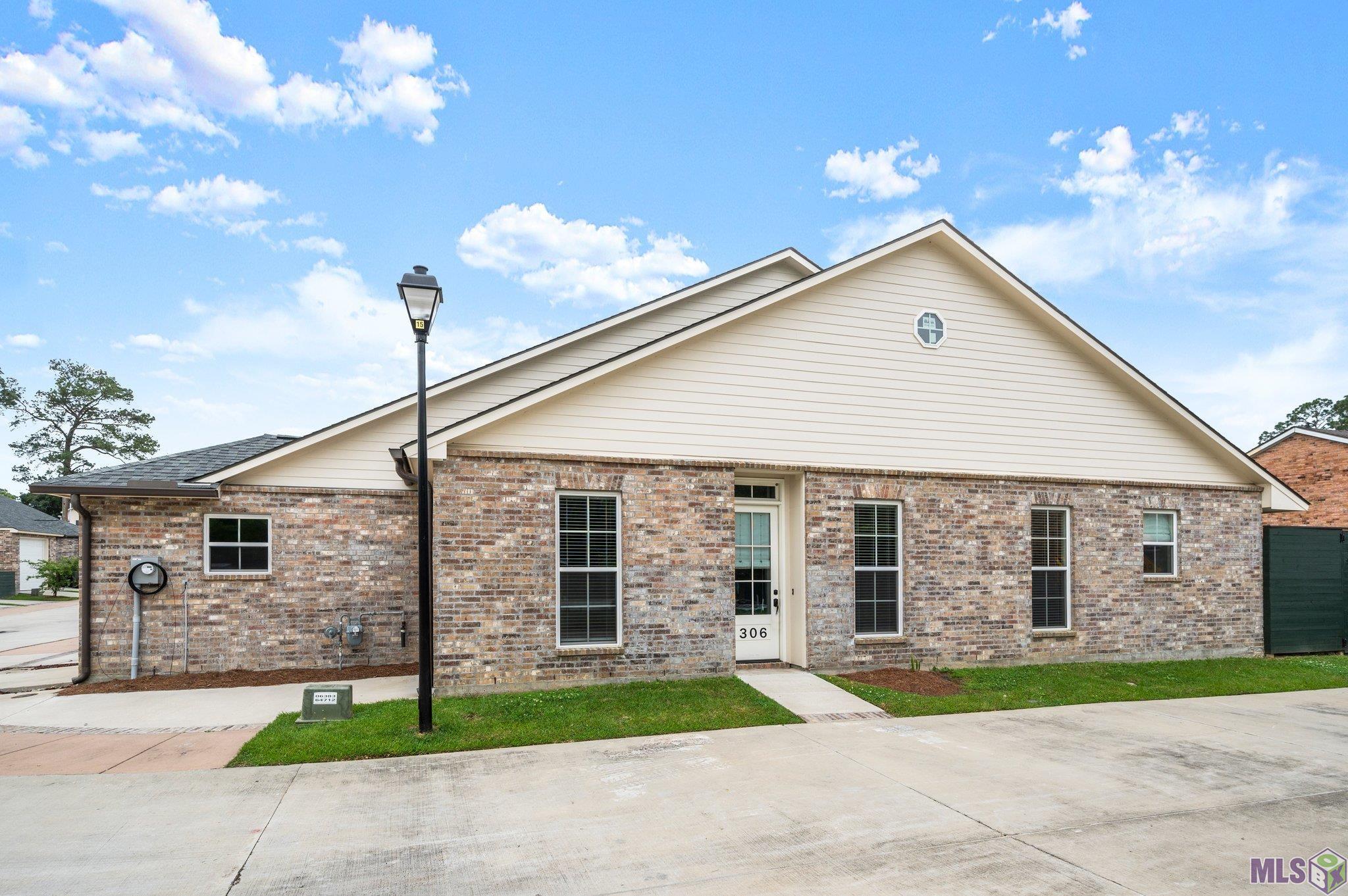 Homes for sale in Baton Rouge, LA | 306 Saint Thomas Ln, Baton Rouge, LA 70806 | MLS# BR2025009908