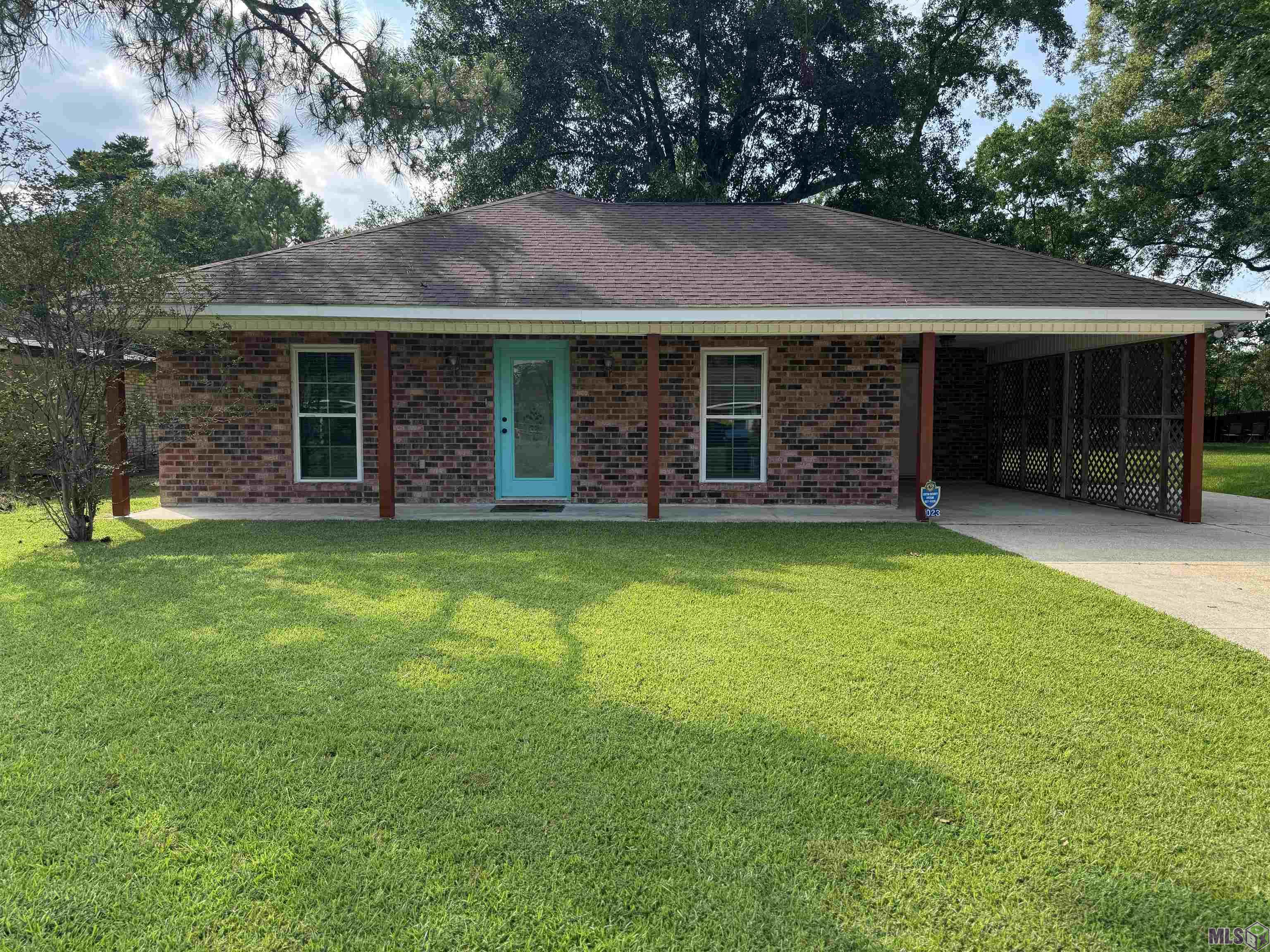 Homes for sale in Denham Springs, LA | 2023 Fern St, Denham Springs, LA 70726 | MLS# BR2025010385