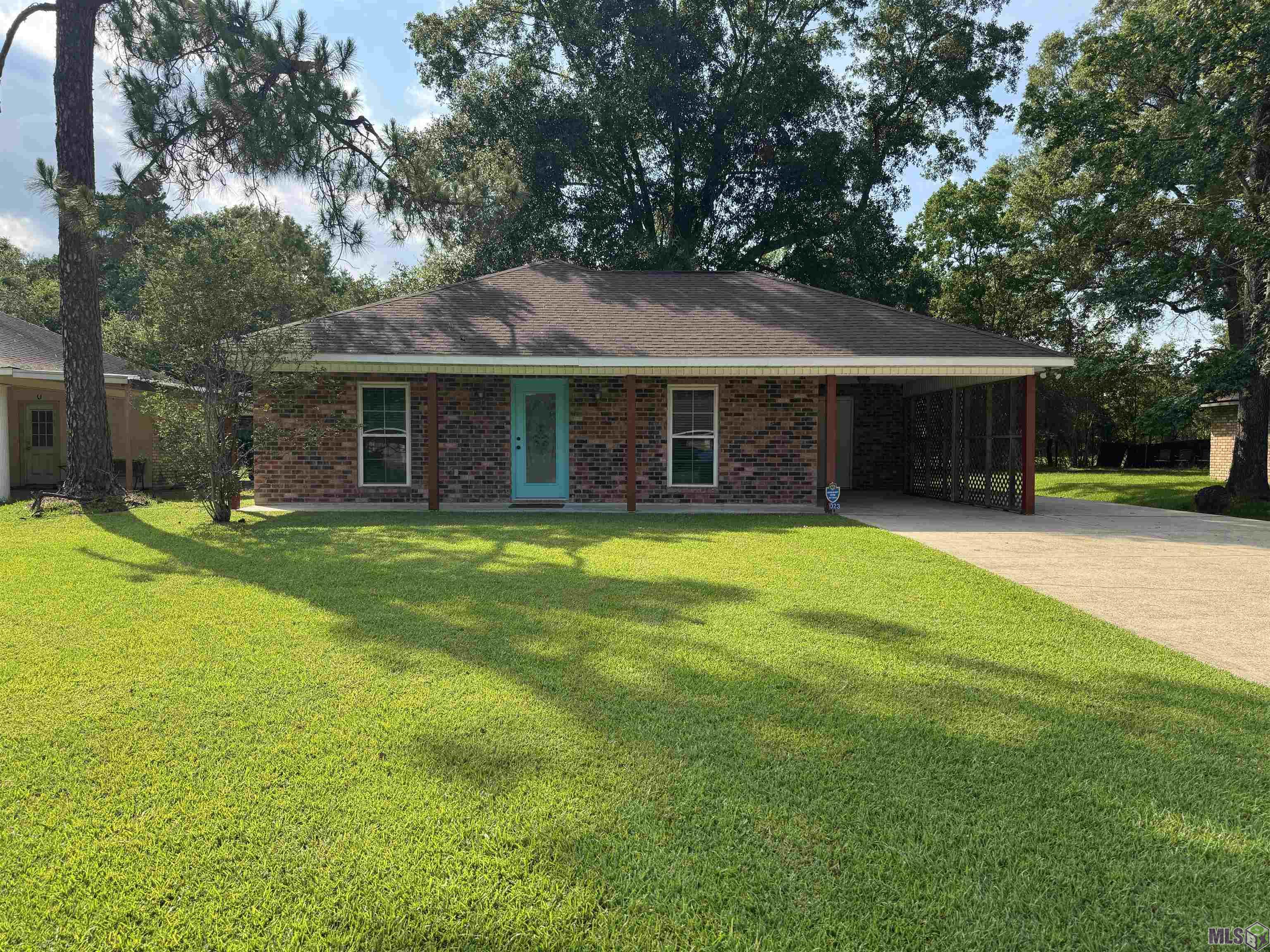 Homes for sale in Denham Springs, LA | 2023 Fern St, Denham Springs, LA 70726 | MLS# BR2025010385