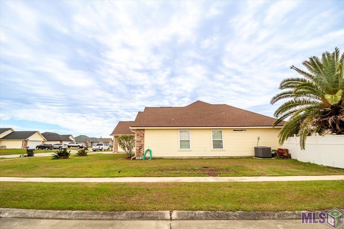 Homes for sale in Houma, LA | 304 Dawes Street, Houma, LA 70363 | MLS# BY2025010486