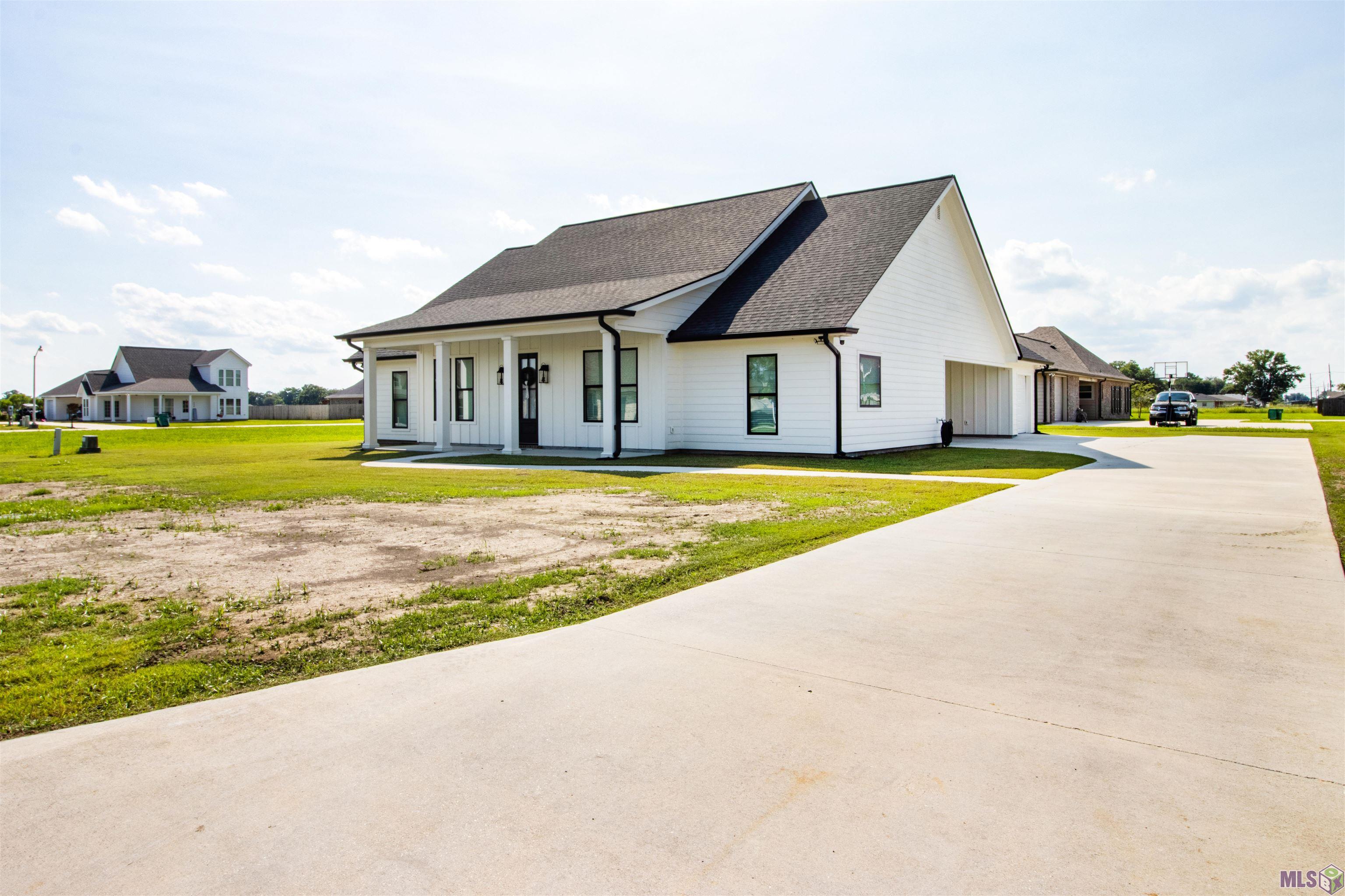 Homes for sale in Lockport, LA | 265 Bouverans Circle, Lockport, LA 70374 | MLS# BY2025010858