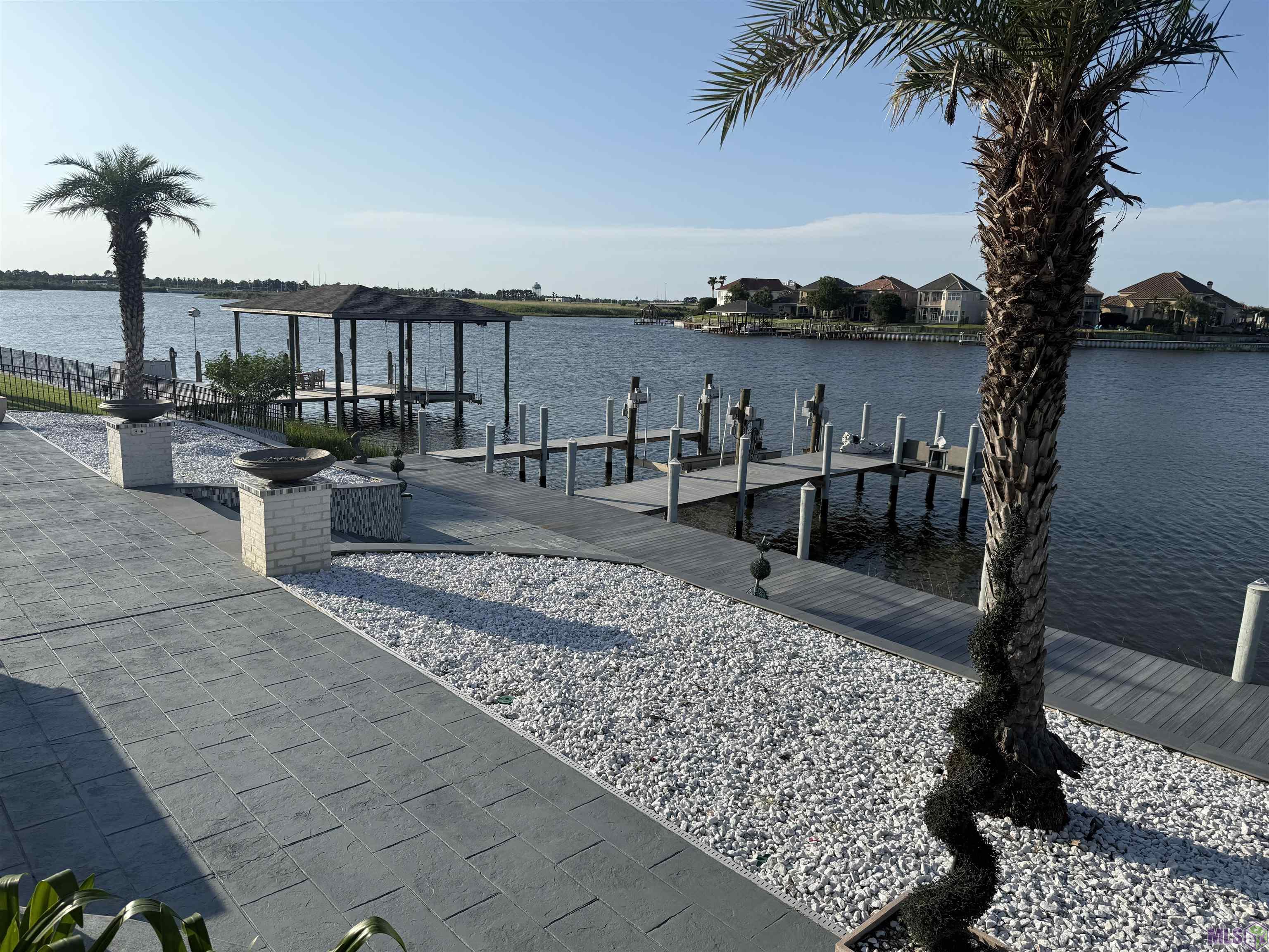 Homes for sale in Slidell, LA | 979 Lakeshore Blvd, Slidell, LA 70461 | MLS# BR2025011278