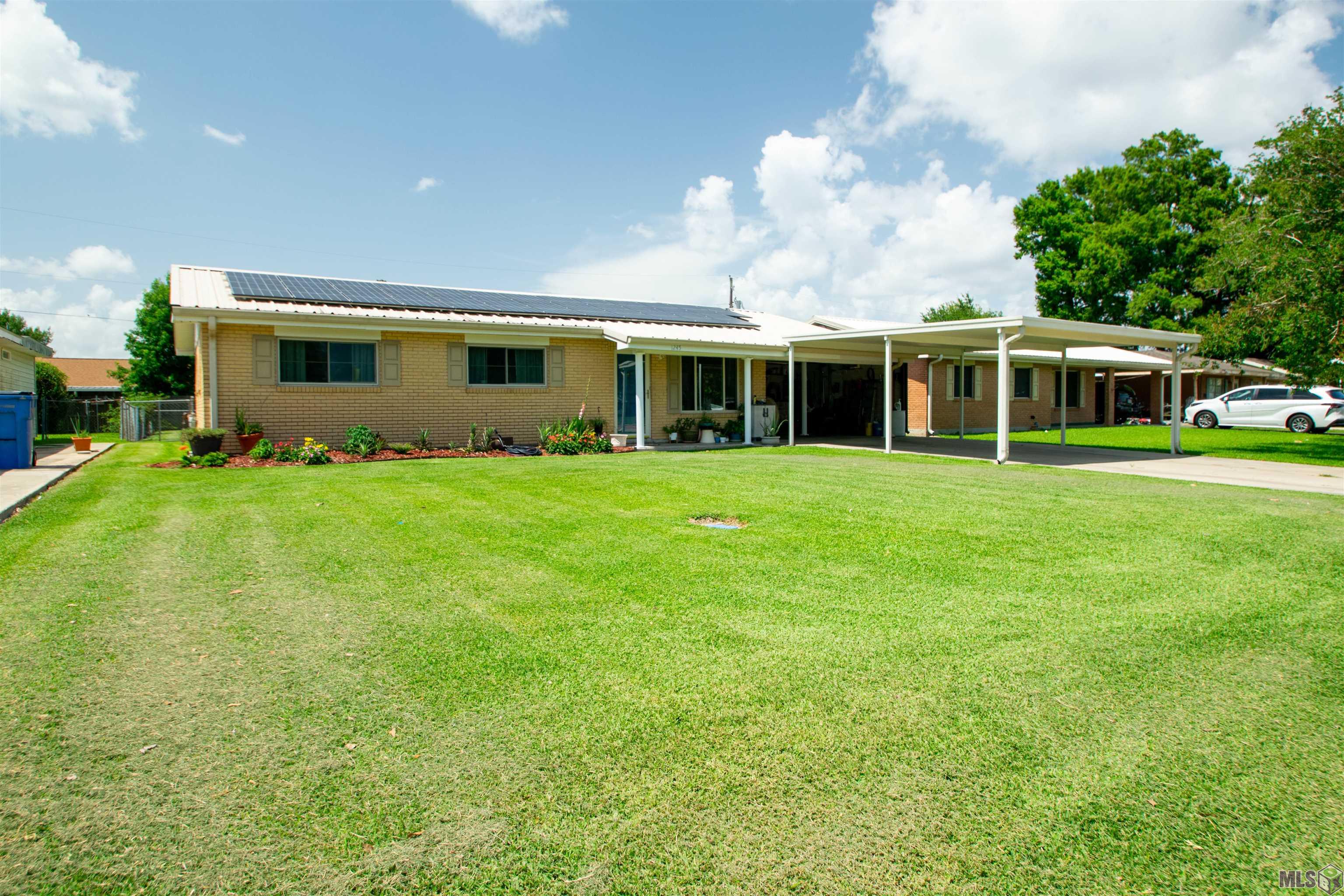 Homes for sale in Bayou Vista, LA | 1245 Columbus Ave, Bayou Vista, LA 70380 | MLS# BY2025011590