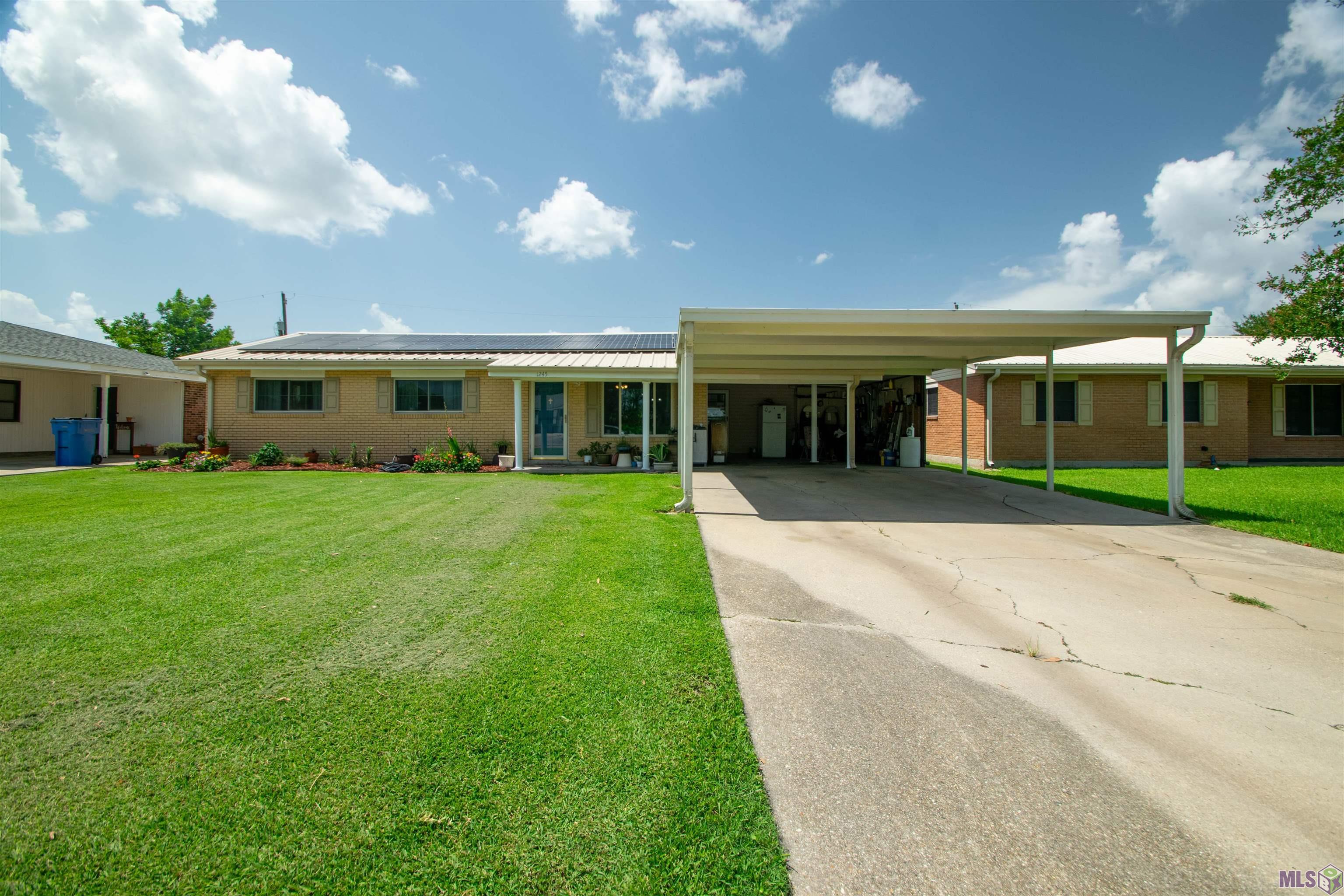 Homes for sale in Bayou Vista, LA | 1245 Columbus Ave, Bayou Vista, LA 70380 | MLS# BY2025011590