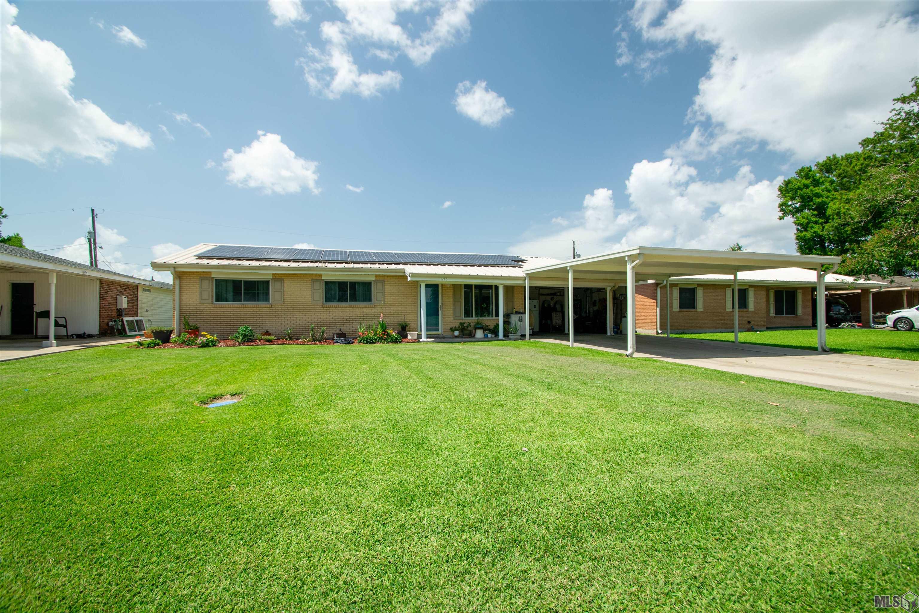 Homes for sale in Bayou Vista, LA | 1245 Columbus Ave, Bayou Vista, LA 70380 | MLS# BY2025011590